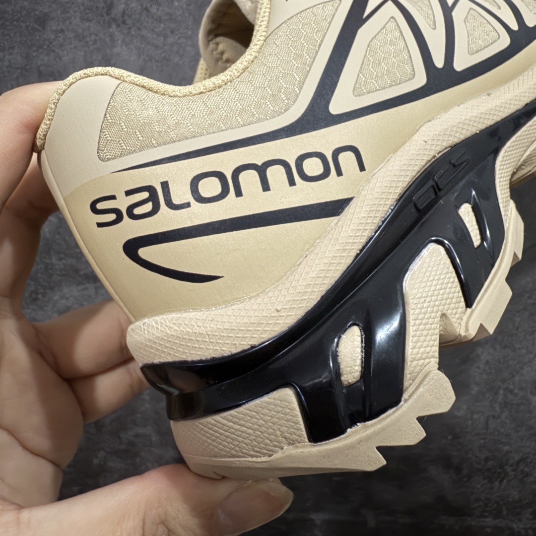 图片[2]-【PK升级版】SALOMON XT-6 GTX萨洛蒙潮流越野机能户外功能鞋 棕色 474455 全新版本出货 好货不怕晚 品质 细节 材料都是肉眼可以见！ 售前售后也是其它工厂无法匹敌！ 纯原外贸平台特供订单 耗时半年巨作 全套原纸板楦头开发 原厂特供网布配套加持 确保原汁原味 完美呈现版型 原档数据独家私模五层组合大底 原装Ortholite轻量化鞋垫 中底布带钢印编号 原厂TPU锁扣 进口港宝加持 后跟自然饱满 还原公司包裹性 鞋面以“锯齿”状的包裹系统呈现 在基色底之下加入了各种色点缀 将公司的最新技术和时尚前卫的造型融入耐用的长跑款式中 鞋面由 TPU 薄膜制成 并焊接在高耐磨网眼上 使其既时尚又坚固 由 ACS底盘支撑 可增强稳定性和支撑力 以及由橡胶凸耳 Contragrip外底覆盖的 EVA 缓冲中底 旨在应对崎岖的地形 鞋舌上的彩色Salomon 标签、Quicklace 系统以及鞋头、鞋舌和鞋跟上的附加品牌使细节更加完美 让穿着者可以轻松驾驭户外与通勤下的任何运动生活场景 无缝鞋身户外随意纵横 颜值与脚感兼备 出街通勤 绝对非常吸睛 你值得拥有 尺码：36 36.5 37.5 38 38.5 39 40 40.5 41 42 42.5 43 44 44.5 45-选品中心