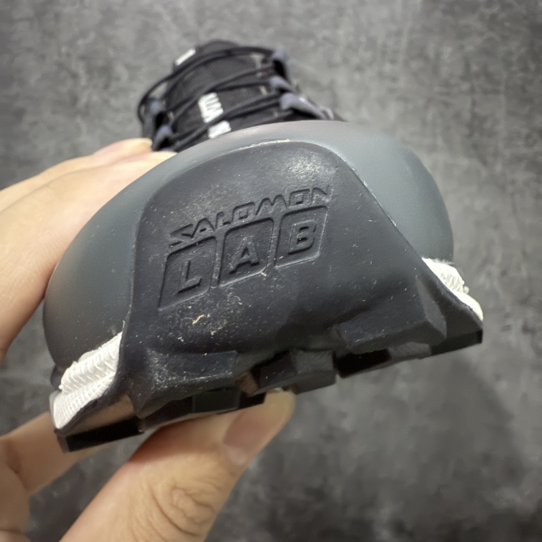 图片[4]-【PK升级版】SALOMON XT-6 FT 萨洛蒙潮流越野机能户外功能鞋 黑银 478640 全新版本出货 好货不怕晚 品质 细节 材料都是肉眼可以见！ 售前售后也是其它工厂无法匹敌！ 纯原外贸平台特供订单 耗时半年巨作 全套原纸板楦头开发 原厂特供网布配套加持 确保原汁原味 完美呈现版型 原档数据独家私模五层组合大底 原装Ortholite轻量化鞋垫 中底布带钢印编号 原厂TPU锁扣 进口港宝加持 后跟自然饱满 还原公司包裹性 鞋面以“锯齿”状的包裹系统呈现 在基色底之下加入了各种色点缀 将公司的最新技术和时尚前卫的造型融入耐用的长跑款式中 鞋面由 TPU 薄膜制成 并焊接在高耐磨网眼上 使其既时尚又坚固 由 ACS底盘支撑 可增强稳定性和支撑力 以及由橡胶凸耳 Contragrip外底覆盖的 EVA 缓冲中底 旨在应对崎岖的地形 鞋舌上的彩色Salomon 标签、Quicklace 系统以及鞋头、鞋舌和鞋跟上的附加品牌使细节更加完美 让穿着者可以轻松驾驭户外与通勤下的任何运动生活场景 无缝鞋身户外随意纵横 颜值与脚感兼备 出街通勤 绝对非常吸睛 你值得拥有 尺码：36 36.5 37.5 38 38.5 39 40 40.5 41 42 42.5 43 44 44.5 45-选品中心