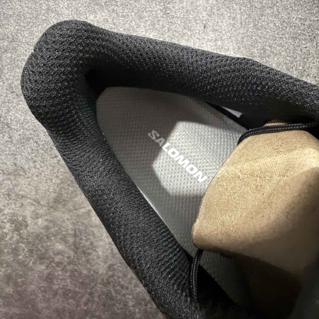 图片[7]-【PK升级版】SALOMON XT-6 FT 萨洛蒙潮流越野机能户外功能鞋 黑银 478640 全新版本出货 好货不怕晚 品质 细节 材料都是肉眼可以见！ 售前售后也是其它工厂无法匹敌！ 纯原外贸平台特供订单 耗时半年巨作 全套原纸板楦头开发 原厂特供网布配套加持 确保原汁原味 完美呈现版型 原档数据独家私模五层组合大底 原装Ortholite轻量化鞋垫 中底布带钢印编号 原厂TPU锁扣 进口港宝加持 后跟自然饱满 还原公司包裹性 鞋面以“锯齿”状的包裹系统呈现 在基色底之下加入了各种色点缀 将公司的最新技术和时尚前卫的造型融入耐用的长跑款式中 鞋面由 TPU 薄膜制成 并焊接在高耐磨网眼上 使其既时尚又坚固 由 ACS底盘支撑 可增强稳定性和支撑力 以及由橡胶凸耳 Contragrip外底覆盖的 EVA 缓冲中底 旨在应对崎岖的地形 鞋舌上的彩色Salomon 标签、Quicklace 系统以及鞋头、鞋舌和鞋跟上的附加品牌使细节更加完美 让穿着者可以轻松驾驭户外与通勤下的任何运动生活场景 无缝鞋身户外随意纵横 颜值与脚感兼备 出街通勤 绝对非常吸睛 你值得拥有 尺码：36 36.5 37.5 38 38.5 39 40 40.5 41 42 42.5 43 44 44.5 45-选品中心