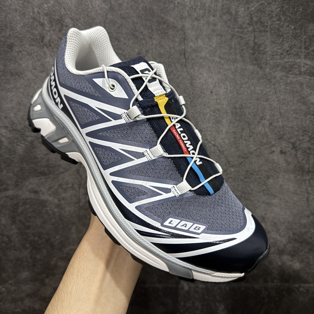 图片[3]-【巅峰版】 Salomon XT-6 灰蓝色 萨洛蒙复古潮流户外机能登山跑鞋 478640 纯原外贸平台特供订单 耗时半年巨作 全套原纸板楦头开发 原厂特供网布配套加持 确保原汁原味 完美呈现版型 原档数据独家私模五层组合大底 原装Ortholite轻量化鞋垫 中底布带钢印编号 原厂TPU锁扣 进口港宝加持 后跟自然饱满 还原公司包裹性 鞋面以“锯齿”状的包裹系统呈现 在基色底之下加入了各种色点缀 将公司的最新技术和时尚前卫的造型融入耐用的长跑款式中 鞋面由 TPU 薄膜制成 并焊接在高耐磨网眼上 使其既时尚又坚固 由 ACS底盘支撑 可增强稳定性和支撑力 以及由橡胶凸耳 Contragrip外底覆盖的 EVA 缓冲中底 旨在应对崎岖的地形 鞋舌上的彩色Salomon 标签、Quicklace 系统以及鞋头、鞋舌和鞋跟上的附加品牌使细节更加完美 让穿着者可以轻松驾驭户外与通勤下的任何运动生活场景 无缝鞋身户外随意纵横 颜值与脚感兼备 出街通勤 绝对非常吸睛 你值得拥有 尺码：36 36.5 37.5 38 38.5 39 40 40.5 41 42 42.5 43 44 44.5 45-选品中心