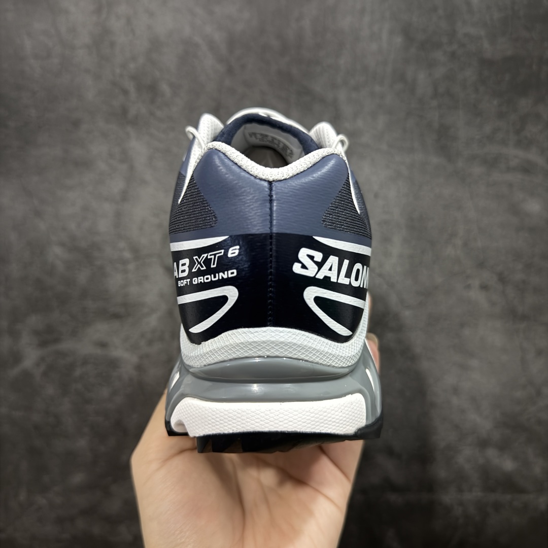 图片[4]-【巅峰版】 Salomon XT-6 灰蓝色 萨洛蒙复古潮流户外机能登山跑鞋 478640 纯原外贸平台特供订单 耗时半年巨作 全套原纸板楦头开发 原厂特供网布配套加持 确保原汁原味 完美呈现版型 原档数据独家私模五层组合大底 原装Ortholite轻量化鞋垫 中底布带钢印编号 原厂TPU锁扣 进口港宝加持 后跟自然饱满 还原公司包裹性 鞋面以“锯齿”状的包裹系统呈现 在基色底之下加入了各种色点缀 将公司的最新技术和时尚前卫的造型融入耐用的长跑款式中 鞋面由 TPU 薄膜制成 并焊接在高耐磨网眼上 使其既时尚又坚固 由 ACS底盘支撑 可增强稳定性和支撑力 以及由橡胶凸耳 Contragrip外底覆盖的 EVA 缓冲中底 旨在应对崎岖的地形 鞋舌上的彩色Salomon 标签、Quicklace 系统以及鞋头、鞋舌和鞋跟上的附加品牌使细节更加完美 让穿着者可以轻松驾驭户外与通勤下的任何运动生活场景 无缝鞋身户外随意纵横 颜值与脚感兼备 出街通勤 绝对非常吸睛 你值得拥有 尺码：36 36.5 37.5 38 38.5 39 40 40.5 41 42 42.5 43 44 44.5 45-选品中心