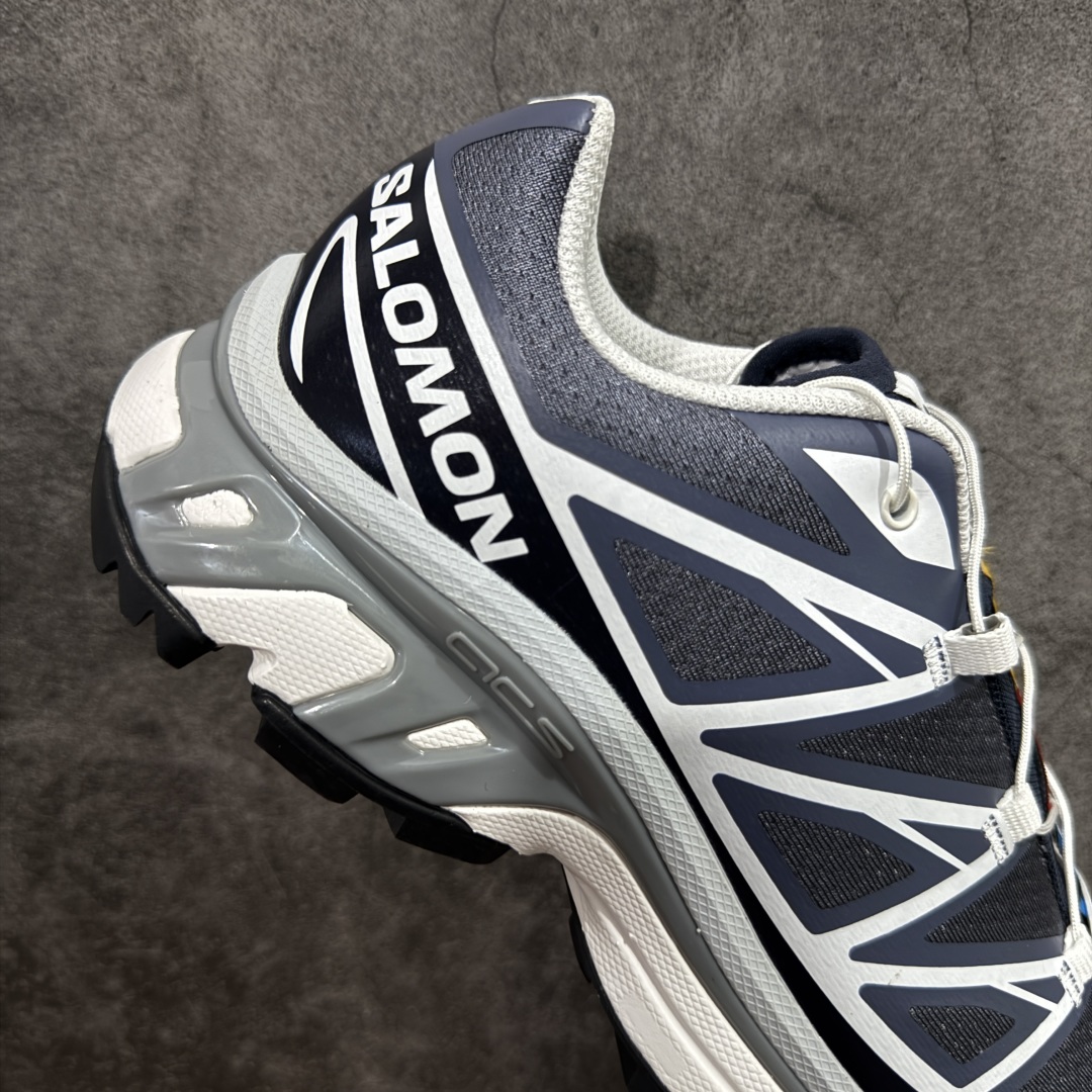 图片[7]-【巅峰版】 Salomon XT-6 灰蓝色 萨洛蒙复古潮流户外机能登山跑鞋 478640 纯原外贸平台特供订单 耗时半年巨作 全套原纸板楦头开发 原厂特供网布配套加持 确保原汁原味 完美呈现版型 原档数据独家私模五层组合大底 原装Ortholite轻量化鞋垫 中底布带钢印编号 原厂TPU锁扣 进口港宝加持 后跟自然饱满 还原公司包裹性 鞋面以“锯齿”状的包裹系统呈现 在基色底之下加入了各种色点缀 将公司的最新技术和时尚前卫的造型融入耐用的长跑款式中 鞋面由 TPU 薄膜制成 并焊接在高耐磨网眼上 使其既时尚又坚固 由 ACS底盘支撑 可增强稳定性和支撑力 以及由橡胶凸耳 Contragrip外底覆盖的 EVA 缓冲中底 旨在应对崎岖的地形 鞋舌上的彩色Salomon 标签、Quicklace 系统以及鞋头、鞋舌和鞋跟上的附加品牌使细节更加完美 让穿着者可以轻松驾驭户外与通勤下的任何运动生活场景 无缝鞋身户外随意纵横 颜值与脚感兼备 出街通勤 绝对非常吸睛 你值得拥有 尺码：36 36.5 37.5 38 38.5 39 40 40.5 41 42 42.5 43 44 44.5 45-选品中心