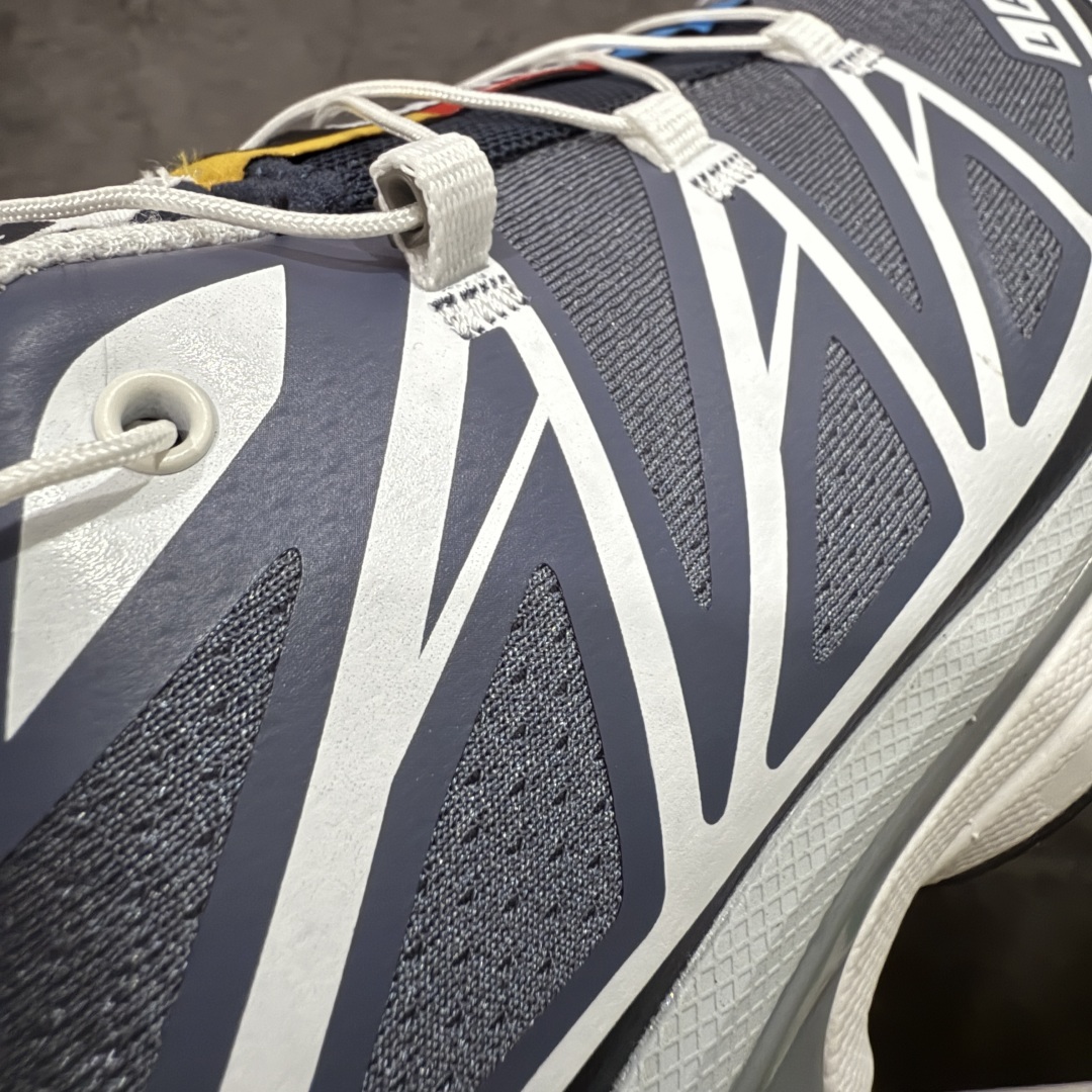 图片[3]-【巅峰版】 Salomon XT-6 灰蓝色 萨洛蒙复古潮流户外机能登山跑鞋 478640 纯原外贸平台特供订单 耗时半年巨作 全套原纸板楦头开发 原厂特供网布配套加持 确保原汁原味 完美呈现版型 原档数据独家私模五层组合大底 原装Ortholite轻量化鞋垫 中底布带钢印编号 原厂TPU锁扣 进口港宝加持 后跟自然饱满 还原公司包裹性 鞋面以“锯齿”状的包裹系统呈现 在基色底之下加入了各种色点缀 将公司的最新技术和时尚前卫的造型融入耐用的长跑款式中 鞋面由 TPU 薄膜制成 并焊接在高耐磨网眼上 使其既时尚又坚固 由 ACS底盘支撑 可增强稳定性和支撑力 以及由橡胶凸耳 Contragrip外底覆盖的 EVA 缓冲中底 旨在应对崎岖的地形 鞋舌上的彩色Salomon 标签、Quicklace 系统以及鞋头、鞋舌和鞋跟上的附加品牌使细节更加完美 让穿着者可以轻松驾驭户外与通勤下的任何运动生活场景 无缝鞋身户外随意纵横 颜值与脚感兼备 出街通勤 绝对非常吸睛 你值得拥有 尺码：36 36.5 37.5 38 38.5 39 40 40.5 41 42 42.5 43 44 44.5 45-选品中心