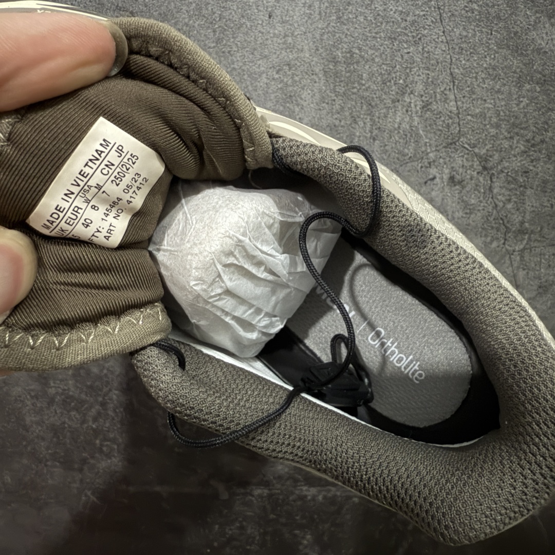 图片[6]-【PZ防水版】 Salomon XT-6 Gore-Tex防水款 萨洛蒙复古潮流户外机能登山跑鞋 浅棕色 417412 真正防水版本 区别假材料 纯原外贸平台特供订单 耗时半年巨作 全套原纸板楦头开发 原厂特供网布配套加持 确保原汁原味 完美呈现版型 原档数据独家私模五层组合大底 原装Ortholite轻量化鞋垫 中底布带钢印编号 原厂TPU锁扣 进口港宝加持 后跟自然饱满 还原公司包裹性 鞋面以“锯齿”状的包裹系统呈现 在基色底之下加入了各种色点缀 将公司的最新技术和时尚前卫的造型融入耐用的长跑款式中 鞋面由 TPU 薄膜制成 并焊接在高耐磨网眼上 使其既时尚又坚固 由 ACS底盘支撑 可增强稳定性和支撑力 以及由橡胶凸耳 Contragrip外底覆盖的 EVA 缓冲中底 旨在应对崎岖的地形 鞋舌上的彩色Salomon 标签、Quicklace 系统以及鞋头、鞋舌和鞋跟上的附加品牌使细节更加完美 让穿着者可以轻松驾驭户外与通勤下的任何运动生活场景 无缝鞋身户外随意纵横 颜值与脚感兼备 出街通勤 绝对非常吸睛 你值得拥有 尺码：36 36.5 37.5 38 38.5 39 40 40.5 41 42 42.5 43 44 44.5 45-选品中心