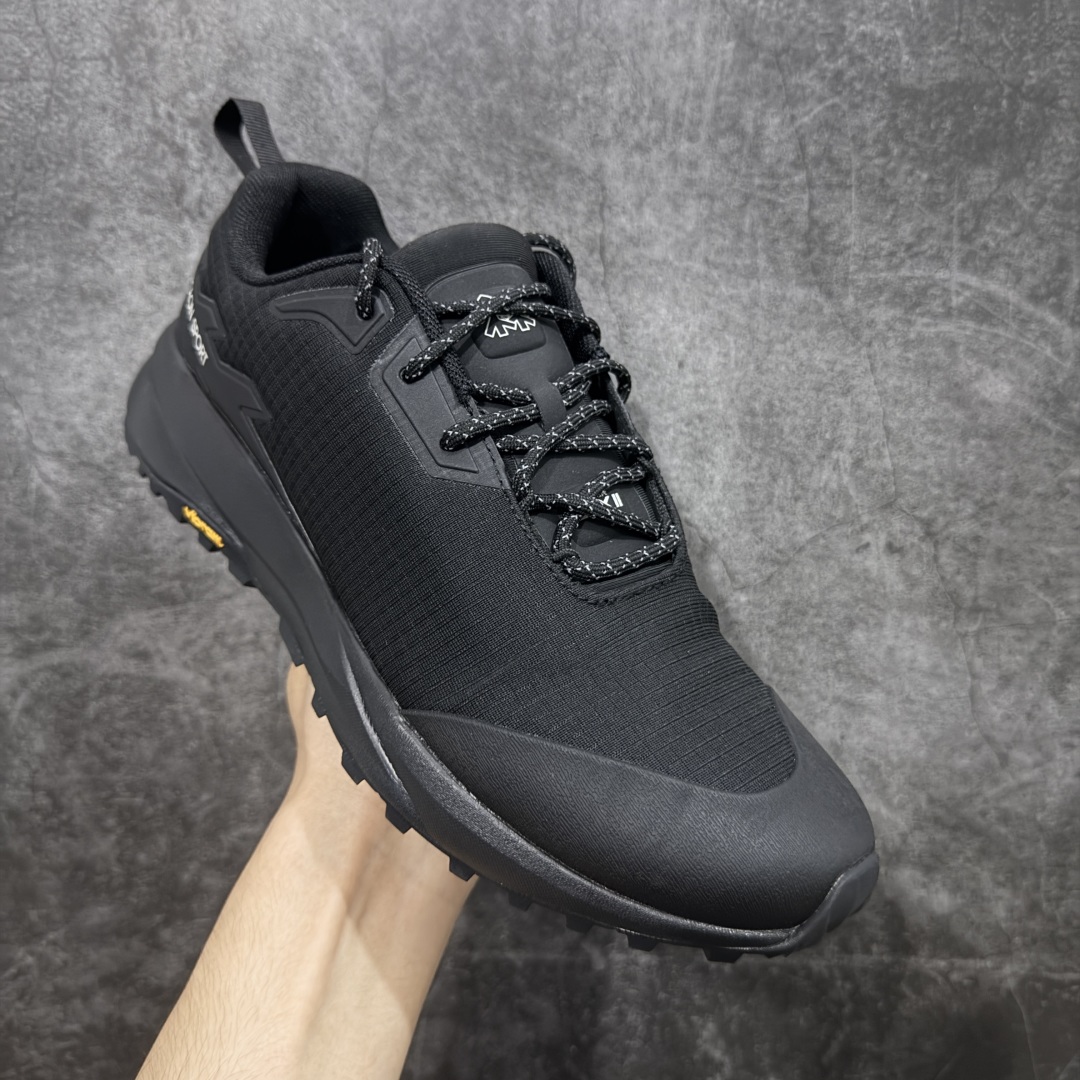 图片[3]-【公司级】可隆KOLON SPORT Skyler 2 舒适柔软 防水支撑轻便回弹 低帮 徒步鞋 黑色 脚感软到像踩云朵☁️—鞋面柔软贴合脚型，走石子路也不硌脚；防滑V黄金大底纹路深似锯齿，泥地、陡坡都稳稳拿捏，下雨天也不怕打滑。黑色耐脏又百搭，日常穿去上班是低调质感，进山徒步是可靠装备，从城市到山野，一双鞋承包所有 “出走计划” 尺码：39-45-选品中心