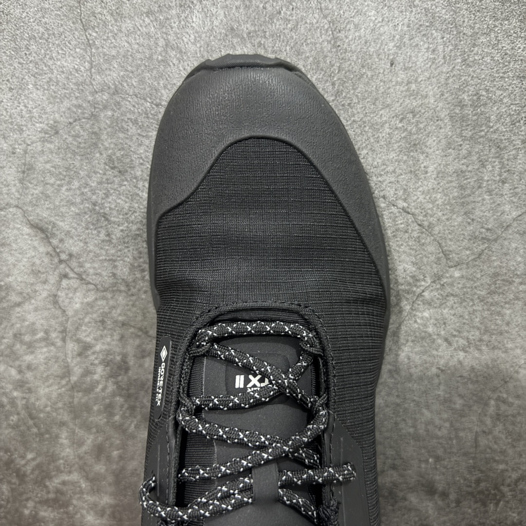 图片[5]-【公司级】可隆KOLON SPORT Skyler 2 舒适柔软 防水支撑轻便回弹 低帮 徒步鞋 黑色 脚感软到像踩云朵☁️—鞋面柔软贴合脚型，走石子路也不硌脚；防滑V黄金大底纹路深似锯齿，泥地、陡坡都稳稳拿捏，下雨天也不怕打滑。黑色耐脏又百搭，日常穿去上班是低调质感，进山徒步是可靠装备，从城市到山野，一双鞋承包所有 “出走计划” 尺码：39-45-选品中心