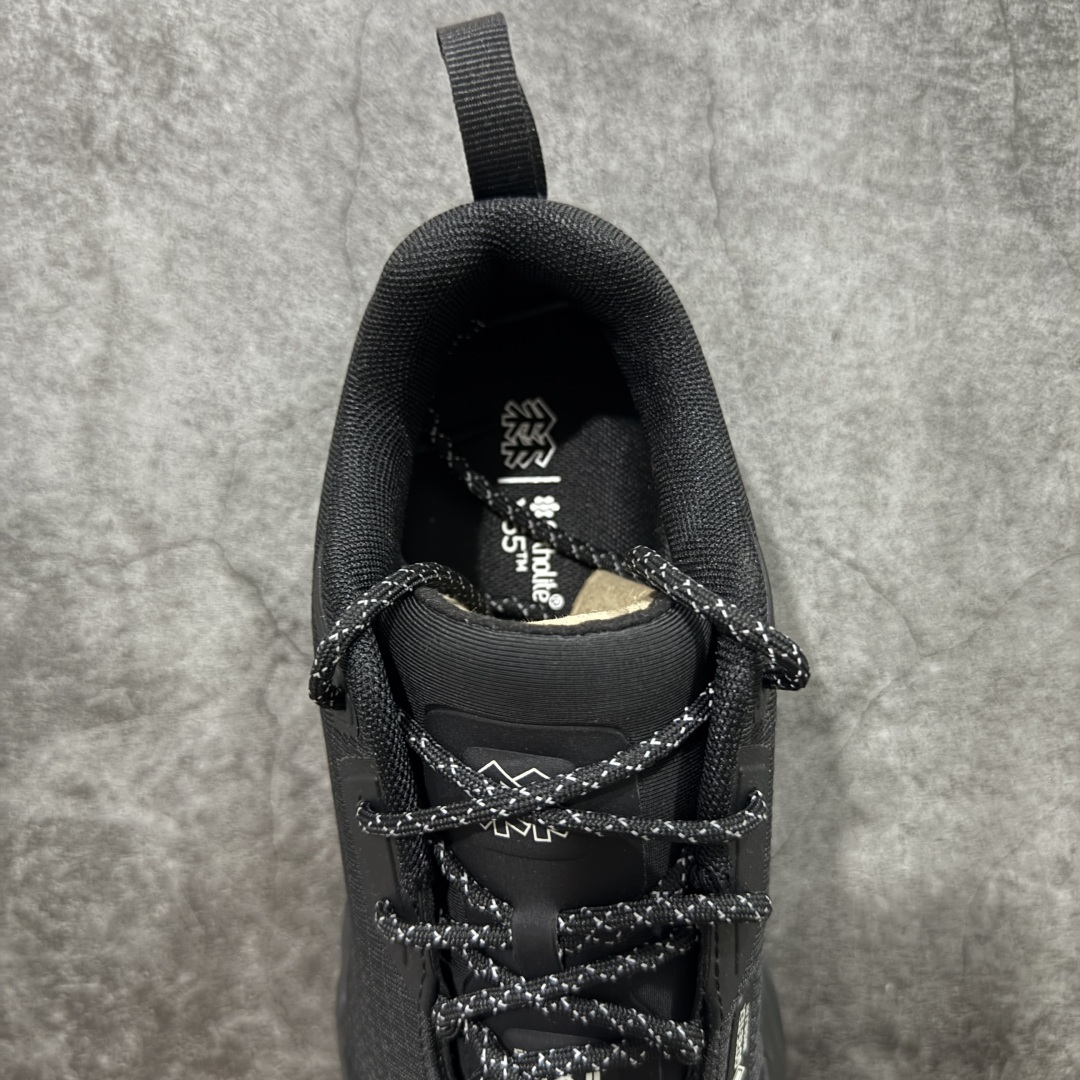 图片[8]-【公司级】可隆KOLON SPORT Skyler 2 舒适柔软 防水支撑轻便回弹 低帮 徒步鞋 黑色 脚感软到像踩云朵☁️—鞋面柔软贴合脚型，走石子路也不硌脚；防滑V黄金大底纹路深似锯齿，泥地、陡坡都稳稳拿捏，下雨天也不怕打滑。黑色耐脏又百搭，日常穿去上班是低调质感，进山徒步是可靠装备，从城市到山野，一双鞋承包所有 “出走计划” 尺码：39-45-选品中心