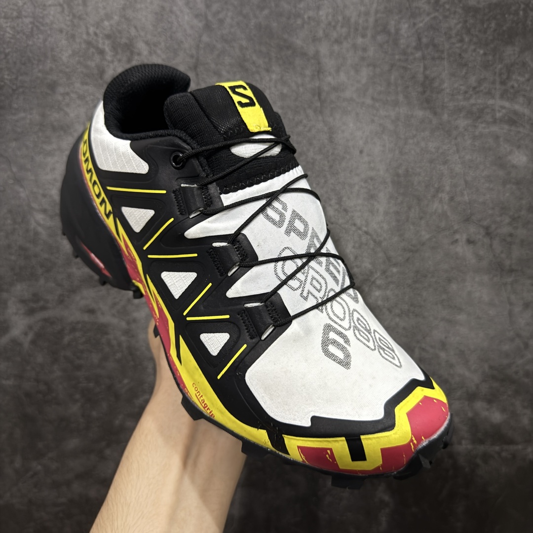 图片[3]-【莞产版本】萨洛蒙/Salomon Speed Cross 6织物皮革低帮全能越野透气休闲运动鞋 Salomon 正式推出全新概念鞋款 SPEEDCROSS 以侵略性设计与先锋户外美学融合 相互交织出纵横山野和城市间的跑鞋轮廓 由混合网眼织物与皮革打造鞋面 辅以皮革细节点缀增强视觉冲击 整体以爪痕式的鞋面纹路搭配流线型轮廓呈现 极具辨识度的夸张外大底设计 增高之余更适合城市生活环境的舒适防滑效果 功能性层面 鞋面 3D 开放式网眼最大限度提供着用透气性 并注入合成材料为户外穿着带来极大的耐用和保护性 得益于 Salomon 多项功能性科技 从中底到鞋带系统都为脚部提供了一个安全和舒适的贴合感 并在松散、柔软、崎岖和不平坦的地形环境上带来卓越的抓地力 尺码：40-46-选品中心