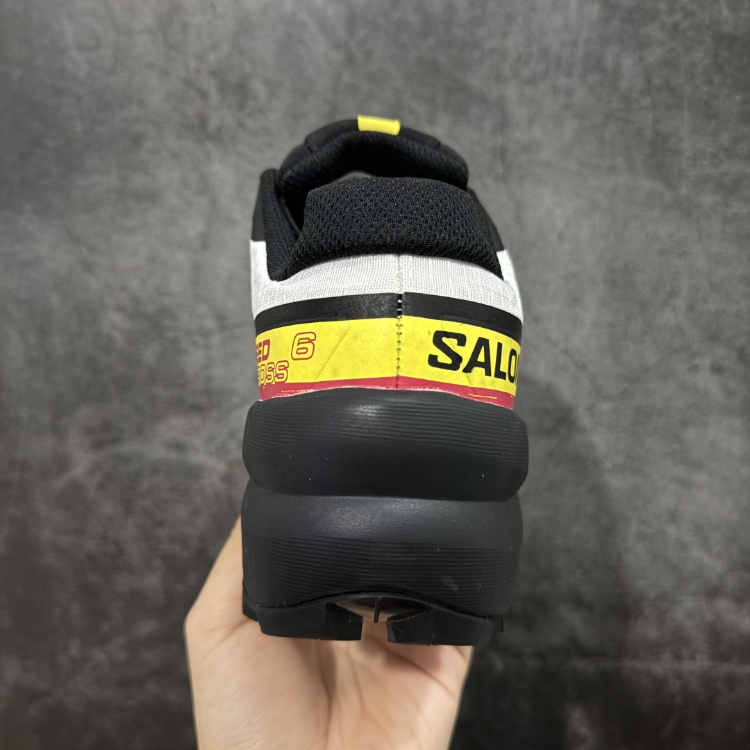 图片[4]-【莞产版本】萨洛蒙/Salomon Speed Cross 6织物皮革低帮全能越野透气休闲运动鞋 Salomon 正式推出全新概念鞋款 SPEEDCROSS 以侵略性设计与先锋户外美学融合 相互交织出纵横山野和城市间的跑鞋轮廓 由混合网眼织物与皮革打造鞋面 辅以皮革细节点缀增强视觉冲击 整体以爪痕式的鞋面纹路搭配流线型轮廓呈现 极具辨识度的夸张外大底设计 增高之余更适合城市生活环境的舒适防滑效果 功能性层面 鞋面 3D 开放式网眼最大限度提供着用透气性 并注入合成材料为户外穿着带来极大的耐用和保护性 得益于 Salomon 多项功能性科技 从中底到鞋带系统都为脚部提供了一个安全和舒适的贴合感 并在松散、柔软、崎岖和不平坦的地形环境上带来卓越的抓地力 尺码：40-46-选品中心