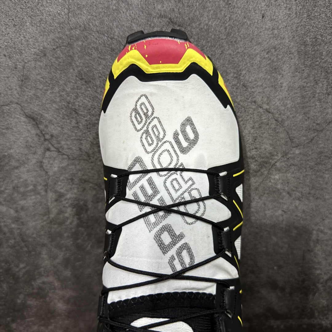 图片[5]-【莞产版本】萨洛蒙/Salomon Speed Cross 6织物皮革低帮全能越野透气休闲运动鞋 Salomon 正式推出全新概念鞋款 SPEEDCROSS 以侵略性设计与先锋户外美学融合 相互交织出纵横山野和城市间的跑鞋轮廓 由混合网眼织物与皮革打造鞋面 辅以皮革细节点缀增强视觉冲击 整体以爪痕式的鞋面纹路搭配流线型轮廓呈现 极具辨识度的夸张外大底设计 增高之余更适合城市生活环境的舒适防滑效果 功能性层面 鞋面 3D 开放式网眼最大限度提供着用透气性 并注入合成材料为户外穿着带来极大的耐用和保护性 得益于 Salomon 多项功能性科技 从中底到鞋带系统都为脚部提供了一个安全和舒适的贴合感 并在松散、柔软、崎岖和不平坦的地形环境上带来卓越的抓地力 尺码：40-46-选品中心