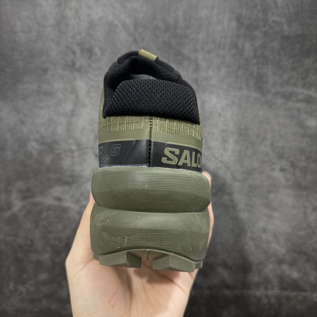 图片[4]-【莞产版本】萨洛蒙/Salomon Speed Cross 6织物皮革低帮全能越野透气休闲运动鞋 Salomon 正式推出全新概念鞋款 SPEEDCROSS 以侵略性设计与先锋户外美学融合 相互交织出纵横山野和城市间的跑鞋轮廓 由混合网眼织物与皮革打造鞋面 辅以皮革细节点缀增强视觉冲击 整体以爪痕式的鞋面纹路搭配流线型轮廓呈现 极具辨识度的夸张外大底设计 增高之余更适合城市生活环境的舒适防滑效果 功能性层面 鞋面 3D 开放式网眼最大限度提供着用透气性 并注入合成材料为户外穿着带来极大的耐用和保护性 得益于 Salomon 多项功能性科技 从中底到鞋带系统都为脚部提供了一个安全和舒适的贴合感 并在松散、柔软、崎岖和不平坦的地形环境上带来卓越的抓地力 尺码：40-46-选品中心