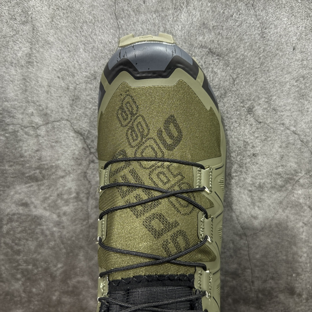 图片[5]-【莞产版本】萨洛蒙/Salomon Speed Cross 6织物皮革低帮全能越野透气休闲运动鞋 Salomon 正式推出全新概念鞋款 SPEEDCROSS 以侵略性设计与先锋户外美学融合 相互交织出纵横山野和城市间的跑鞋轮廓 由混合网眼织物与皮革打造鞋面 辅以皮革细节点缀增强视觉冲击 整体以爪痕式的鞋面纹路搭配流线型轮廓呈现 极具辨识度的夸张外大底设计 增高之余更适合城市生活环境的舒适防滑效果 功能性层面 鞋面 3D 开放式网眼最大限度提供着用透气性 并注入合成材料为户外穿着带来极大的耐用和保护性 得益于 Salomon 多项功能性科技 从中底到鞋带系统都为脚部提供了一个安全和舒适的贴合感 并在松散、柔软、崎岖和不平坦的地形环境上带来卓越的抓地力 尺码：40-46-选品中心