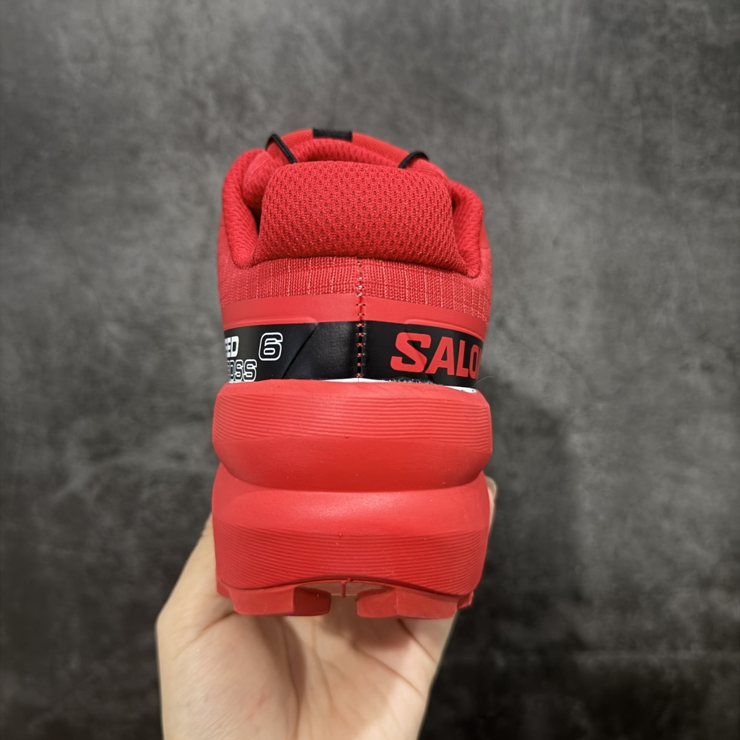 图片[4]-【莞产版本】萨洛蒙/Salomon Speed Cross 6织物皮革低帮全能越野透气休闲运动鞋 Salomon 正式推出全新概念鞋款 SPEEDCROSS 以侵略性设计与先锋户外美学融合 相互交织出纵横山野和城市间的跑鞋轮廓 由混合网眼织物与皮革打造鞋面 辅以皮革细节点缀增强视觉冲击 整体以爪痕式的鞋面纹路搭配流线型轮廓呈现 极具辨识度的夸张外大底设计 增高之余更适合城市生活环境的舒适防滑效果 功能性层面 鞋面 3D 开放式网眼最大限度提供着用透气性 并注入合成材料为户外穿着带来极大的耐用和保护性 得益于 Salomon 多项功能性科技 从中底到鞋带系统都为脚部提供了一个安全和舒适的贴合感 并在松散、柔软、崎岖和不平坦的地形环境上带来卓越的抓地力 尺码：40-46-选品中心