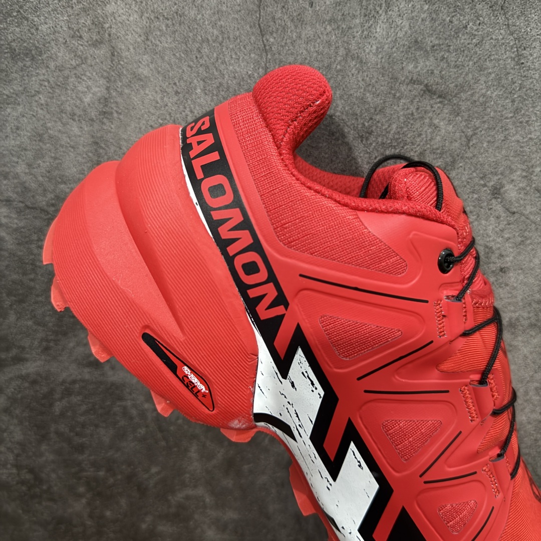 图片[7]-【莞产版本】萨洛蒙/Salomon Speed Cross 6织物皮革低帮全能越野透气休闲运动鞋 Salomon 正式推出全新概念鞋款 SPEEDCROSS 以侵略性设计与先锋户外美学融合 相互交织出纵横山野和城市间的跑鞋轮廓 由混合网眼织物与皮革打造鞋面 辅以皮革细节点缀增强视觉冲击 整体以爪痕式的鞋面纹路搭配流线型轮廓呈现 极具辨识度的夸张外大底设计 增高之余更适合城市生活环境的舒适防滑效果 功能性层面 鞋面 3D 开放式网眼最大限度提供着用透气性 并注入合成材料为户外穿着带来极大的耐用和保护性 得益于 Salomon 多项功能性科技 从中底到鞋带系统都为脚部提供了一个安全和舒适的贴合感 并在松散、柔软、崎岖和不平坦的地形环境上带来卓越的抓地力 尺码：40-46-选品中心