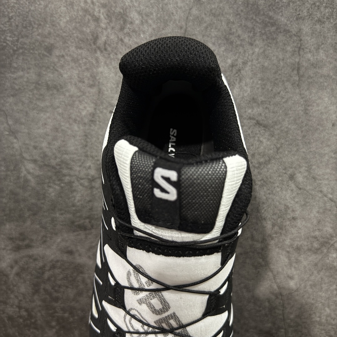 图片[8]-【莞产版本】萨洛蒙/Salomon Speed Cross 6织物皮革低帮全能越野透气休闲运动鞋 Salomon 正式推出全新概念鞋款 SPEEDCROSS 以侵略性设计与先锋户外美学融合 相互交织出纵横山野和城市间的跑鞋轮廓 由混合网眼织物与皮革打造鞋面 辅以皮革细节点缀增强视觉冲击 整体以爪痕式的鞋面纹路搭配流线型轮廓呈现 极具辨识度的夸张外大底设计 增高之余更适合城市生活环境的舒适防滑效果 功能性层面 鞋面 3D 开放式网眼最大限度提供着用透气性 并注入合成材料为户外穿着带来极大的耐用和保护性 得益于 Salomon 多项功能性科技 从中底到鞋带系统都为脚部提供了一个安全和舒适的贴合感 并在松散、柔软、崎岖和不平坦的地形环境上带来卓越的抓地力 尺码：40-46-选品中心