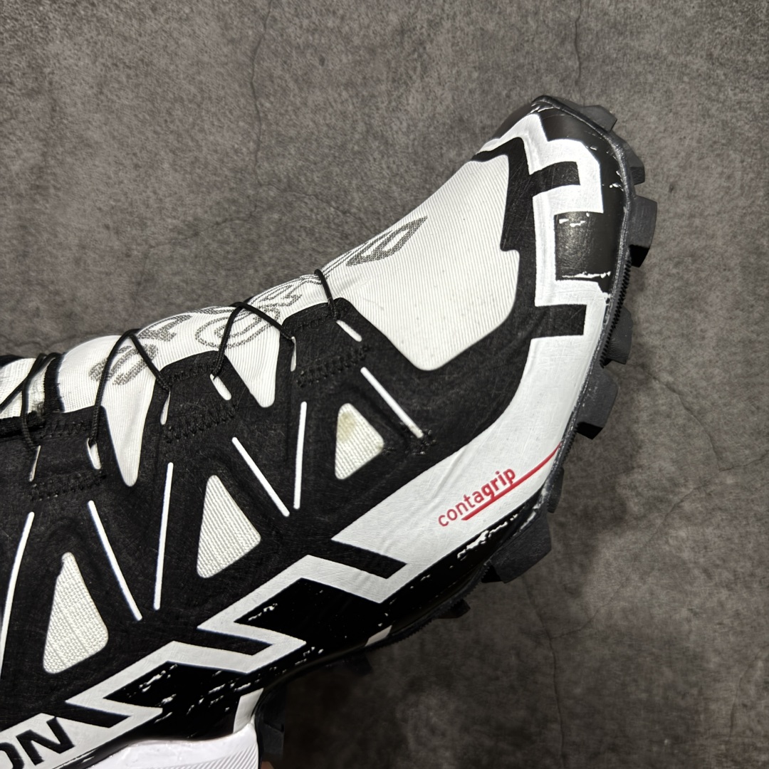 图片[6]-【莞产版本】萨洛蒙/Salomon Speed Cross 6织物皮革低帮全能越野透气休闲运动鞋 Salomon 正式推出全新概念鞋款 SPEEDCROSS 以侵略性设计与先锋户外美学融合 相互交织出纵横山野和城市间的跑鞋轮廓 由混合网眼织物与皮革打造鞋面 辅以皮革细节点缀增强视觉冲击 整体以爪痕式的鞋面纹路搭配流线型轮廓呈现 极具辨识度的夸张外大底设计 增高之余更适合城市生活环境的舒适防滑效果 功能性层面 鞋面 3D 开放式网眼最大限度提供着用透气性 并注入合成材料为户外穿着带来极大的耐用和保护性 得益于 Salomon 多项功能性科技 从中底到鞋带系统都为脚部提供了一个安全和舒适的贴合感 并在松散、柔软、崎岖和不平坦的地形环境上带来卓越的抓地力 尺码：40-46-选品中心