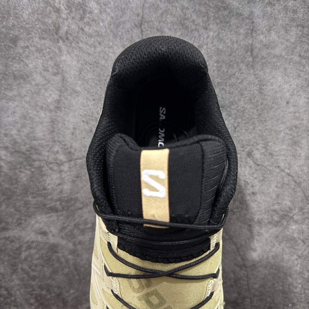 图片[8]-【莞产版本】萨洛蒙/Salomon Speed Cross 6织物皮革低帮全能越野透气休闲运动鞋 Salomon 正式推出全新概念鞋款 SPEEDCROSS 以侵略性设计与先锋户外美学融合 相互交织出纵横山野和城市间的跑鞋轮廓 由混合网眼织物与皮革打造鞋面 辅以皮革细节点缀增强视觉冲击 整体以爪痕式的鞋面纹路搭配流线型轮廓呈现 极具辨识度的夸张外大底设计 增高之余更适合城市生活环境的舒适防滑效果 功能性层面 鞋面 3D 开放式网眼最大限度提供着用透气性 并注入合成材料为户外穿着带来极大的耐用和保护性 得益于 Salomon 多项功能性科技 从中底到鞋带系统都为脚部提供了一个安全和舒适的贴合感 并在松散、柔软、崎岖和不平坦的地形环境上带来卓越的抓地力 尺码：40-46-选品中心