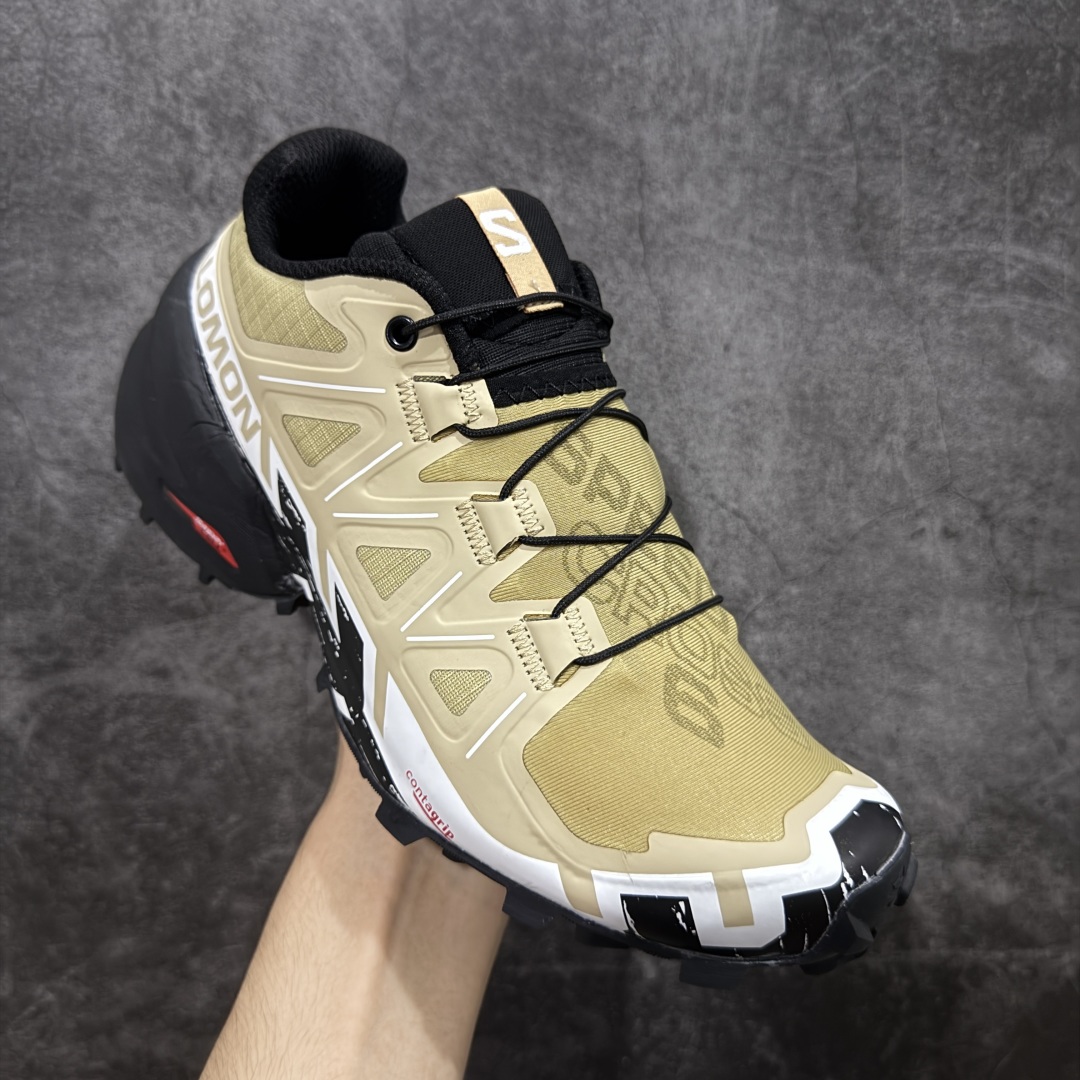 图片[3]-【莞产版本】萨洛蒙/Salomon Speed Cross 6织物皮革低帮全能越野透气休闲运动鞋 Salomon 正式推出全新概念鞋款 SPEEDCROSS 以侵略性设计与先锋户外美学融合 相互交织出纵横山野和城市间的跑鞋轮廓 由混合网眼织物与皮革打造鞋面 辅以皮革细节点缀增强视觉冲击 整体以爪痕式的鞋面纹路搭配流线型轮廓呈现 极具辨识度的夸张外大底设计 增高之余更适合城市生活环境的舒适防滑效果 功能性层面 鞋面 3D 开放式网眼最大限度提供着用透气性 并注入合成材料为户外穿着带来极大的耐用和保护性 得益于 Salomon 多项功能性科技 从中底到鞋带系统都为脚部提供了一个安全和舒适的贴合感 并在松散、柔软、崎岖和不平坦的地形环境上带来卓越的抓地力 尺码：40-46-选品中心