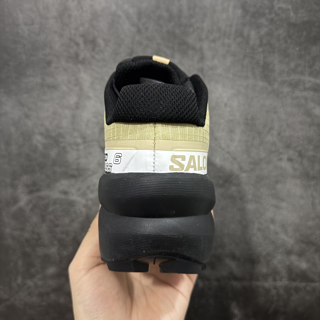 图片[4]-【莞产版本】萨洛蒙/Salomon Speed Cross 6织物皮革低帮全能越野透气休闲运动鞋 Salomon 正式推出全新概念鞋款 SPEEDCROSS 以侵略性设计与先锋户外美学融合 相互交织出纵横山野和城市间的跑鞋轮廓 由混合网眼织物与皮革打造鞋面 辅以皮革细节点缀增强视觉冲击 整体以爪痕式的鞋面纹路搭配流线型轮廓呈现 极具辨识度的夸张外大底设计 增高之余更适合城市生活环境的舒适防滑效果 功能性层面 鞋面 3D 开放式网眼最大限度提供着用透气性 并注入合成材料为户外穿着带来极大的耐用和保护性 得益于 Salomon 多项功能性科技 从中底到鞋带系统都为脚部提供了一个安全和舒适的贴合感 并在松散、柔软、崎岖和不平坦的地形环境上带来卓越的抓地力 尺码：40-46-选品中心