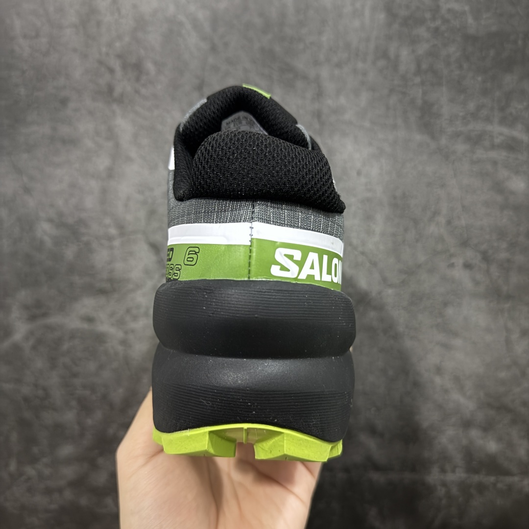 图片[4]-【莞产版本】萨洛蒙/Salomon Speed Cross 6织物皮革低帮全能越野透气休闲运动鞋 Salomon 正式推出全新概念鞋款 SPEEDCROSS 以侵略性设计与先锋户外美学融合 相互交织出纵横山野和城市间的跑鞋轮廓 由混合网眼织物与皮革打造鞋面 辅以皮革细节点缀增强视觉冲击 整体以爪痕式的鞋面纹路搭配流线型轮廓呈现 极具辨识度的夸张外大底设计 增高之余更适合城市生活环境的舒适防滑效果 功能性层面 鞋面 3D 开放式网眼最大限度提供着用透气性 并注入合成材料为户外穿着带来极大的耐用和保护性 得益于 Salomon 多项功能性科技 从中底到鞋带系统都为脚部提供了一个安全和舒适的贴合感 并在松散、柔软、崎岖和不平坦的地形环境上带来卓越的抓地力 尺码：40-46-选品中心