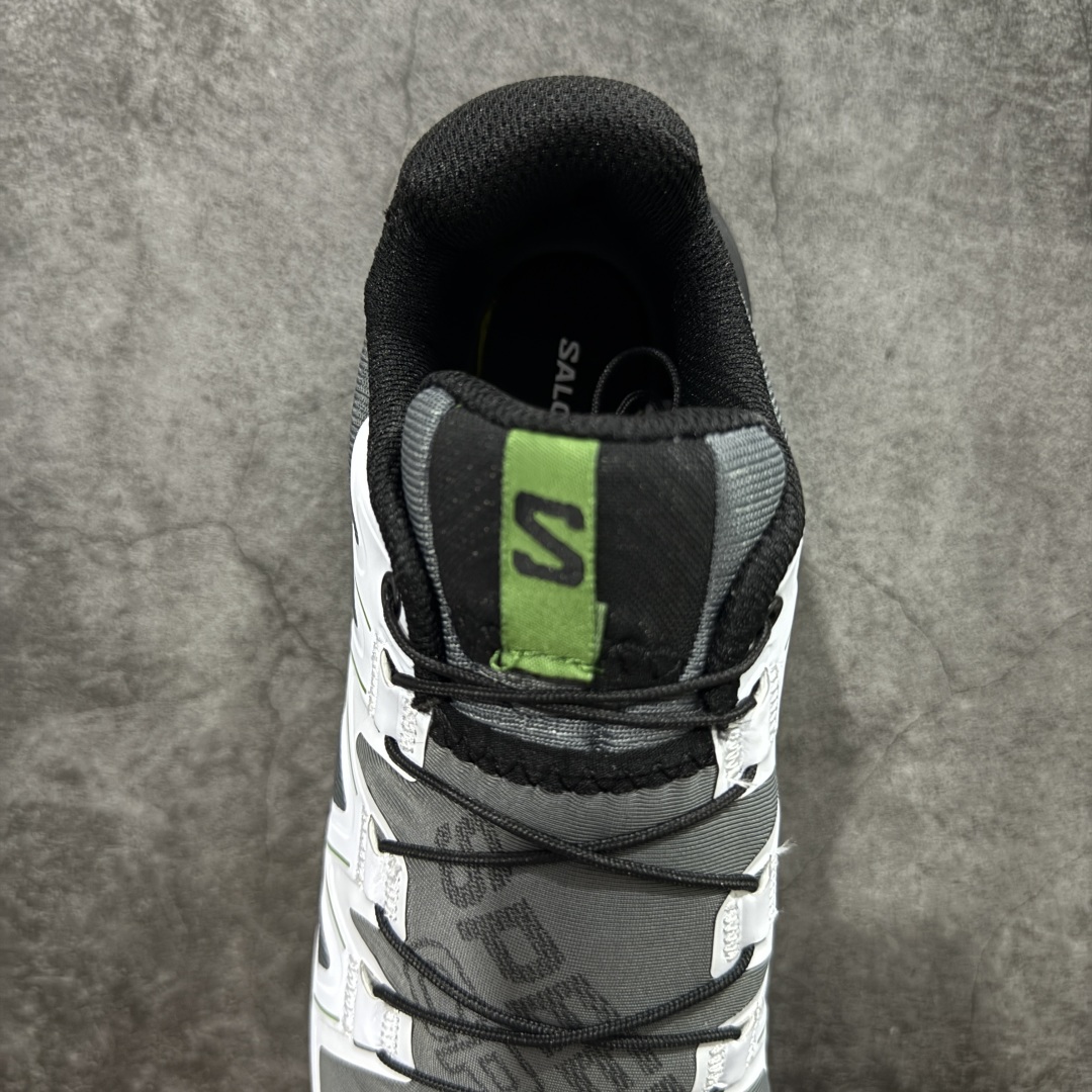 图片[8]-【莞产版本】萨洛蒙/Salomon Speed Cross 6织物皮革低帮全能越野透气休闲运动鞋 Salomon 正式推出全新概念鞋款 SPEEDCROSS 以侵略性设计与先锋户外美学融合 相互交织出纵横山野和城市间的跑鞋轮廓 由混合网眼织物与皮革打造鞋面 辅以皮革细节点缀增强视觉冲击 整体以爪痕式的鞋面纹路搭配流线型轮廓呈现 极具辨识度的夸张外大底设计 增高之余更适合城市生活环境的舒适防滑效果 功能性层面 鞋面 3D 开放式网眼最大限度提供着用透气性 并注入合成材料为户外穿着带来极大的耐用和保护性 得益于 Salomon 多项功能性科技 从中底到鞋带系统都为脚部提供了一个安全和舒适的贴合感 并在松散、柔软、崎岖和不平坦的地形环境上带来卓越的抓地力 尺码：40-46-选品中心