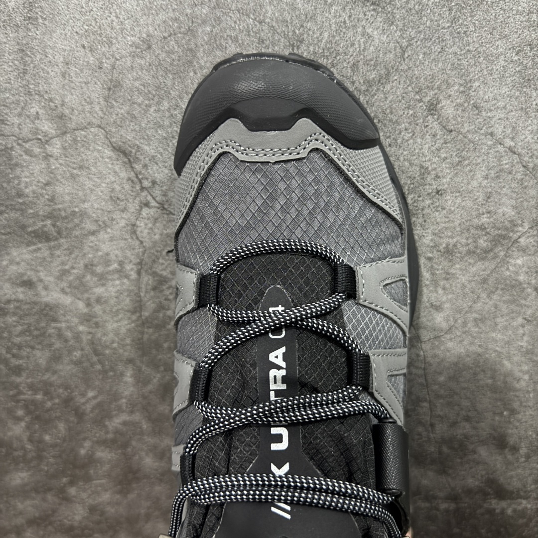 图片[5]-【莞产版本】SALOMON萨洛蒙 X Ultra 4 MID GTX 舒适 耐磨防水包裹性支撑抗冲击 中帮 户外功能鞋 男款 Salomon萨洛蒙 X ULTRA 4 MID GTX 从整体的鞋身设计不难看出从大哥4D的影子，无论是分段的鞋头包裹还是鞋侧的锯尺化设计，都沿袭了这一经典的设计理念。极致的性能与穿着的舒适性这盏天平它找到了绝妙的平衡。Advanced Chassis®这款大底的耐用性和抓地力相当不错，这双鞋上能漫步山野 下能融入城市之间。 尺码：40-46-选品中心