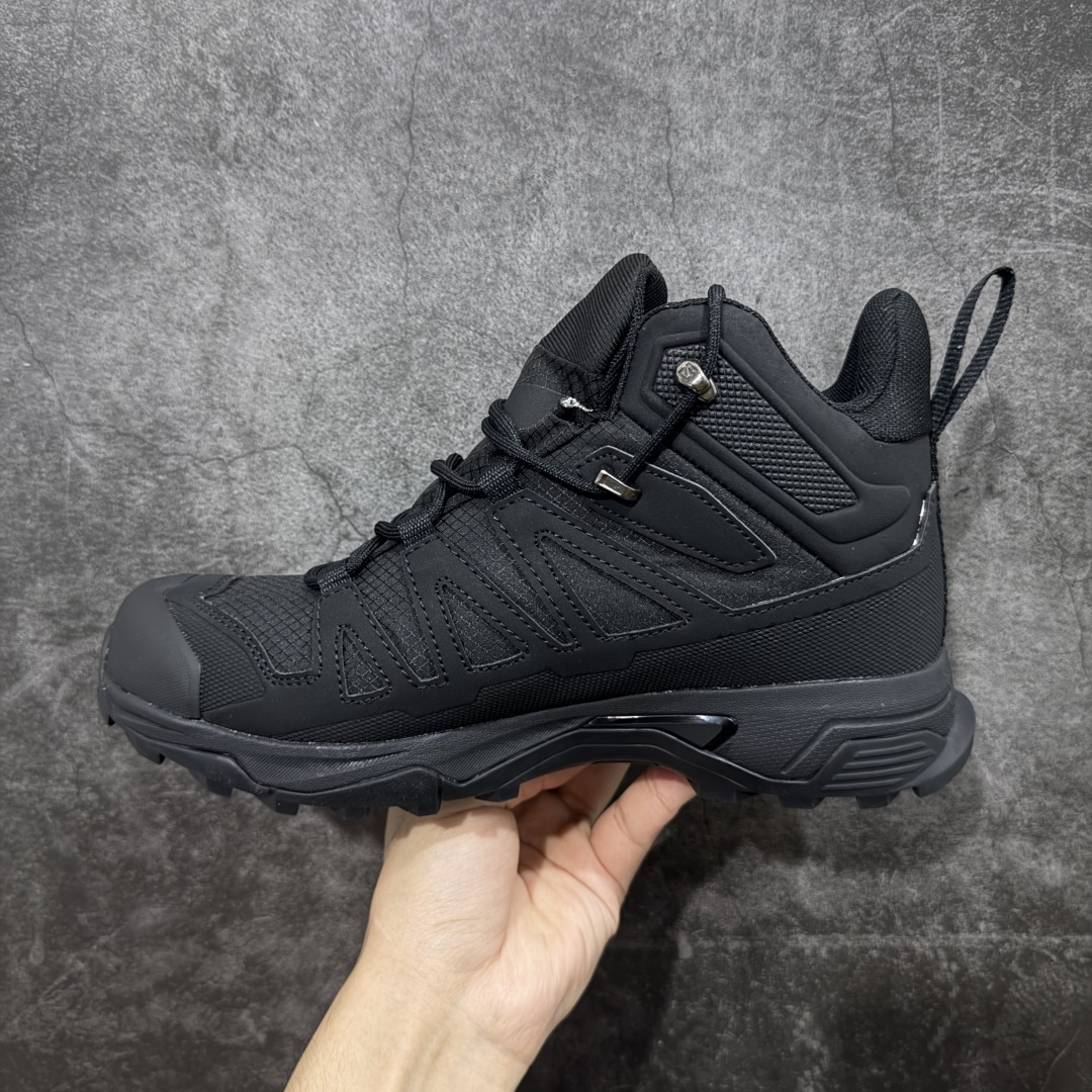 图片[2]-【莞产版本】SALOMON萨洛蒙 X Ultra 4 MID GTX 舒适 耐磨防水包裹性支撑抗冲击 中帮 户外功能鞋 男款 Salomon萨洛蒙 X ULTRA 4 MID GTX 从整体的鞋身设计不难看出从大哥4D的影子，无论是分段的鞋头包裹还是鞋侧的锯尺化设计，都沿袭了这一经典的设计理念。极致的性能与穿着的舒适性这盏天平它找到了绝妙的平衡。Advanced Chassis®这款大底的耐用性和抓地力相当不错，这双鞋上能漫步山野 下能融入城市之间。 尺码：40-46-选品中心