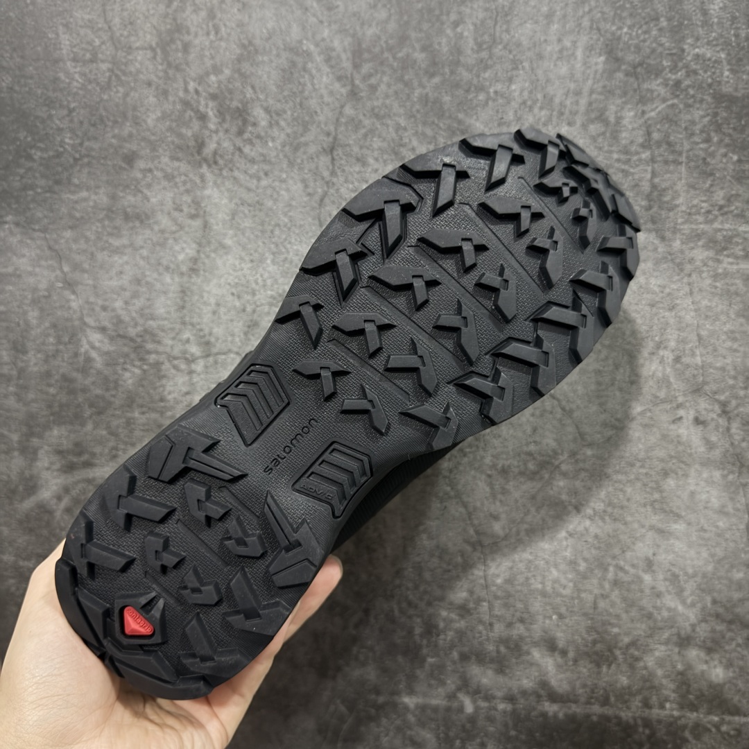 图片[8]-【莞产版本】SALOMON萨洛蒙 X Ultra 4 MID GTX 舒适 耐磨防水包裹性支撑抗冲击 中帮 户外功能鞋 男款 Salomon萨洛蒙 X ULTRA 4 MID GTX 从整体的鞋身设计不难看出从大哥4D的影子，无论是分段的鞋头包裹还是鞋侧的锯尺化设计，都沿袭了这一经典的设计理念。极致的性能与穿着的舒适性这盏天平它找到了绝妙的平衡。Advanced Chassis®这款大底的耐用性和抓地力相当不错，这双鞋上能漫步山野 下能融入城市之间。 尺码：40-46-选品中心