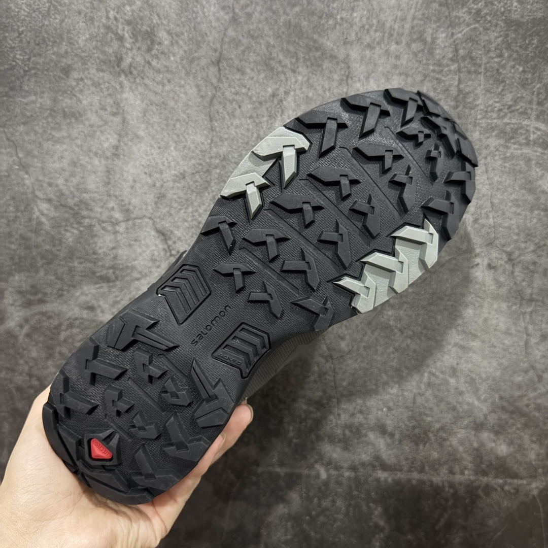 图片[9]-【莞产版本】SALOMON萨洛蒙 X Ultra 4 MID GTX 舒适 耐磨防水包裹性支撑抗冲击 中帮 户外功能鞋 男款 Salomon萨洛蒙 X ULTRA 4 MID GTX 从整体的鞋身设计不难看出从大哥4D的影子，无论是分段的鞋头包裹还是鞋侧的锯尺化设计，都沿袭了这一经典的设计理念。极致的性能与穿着的舒适性这盏天平它找到了绝妙的平衡。Advanced Chassis®这款大底的耐用性和抓地力相当不错，这双鞋上能漫步山野 下能融入城市之间。 尺码：40-46-选品中心