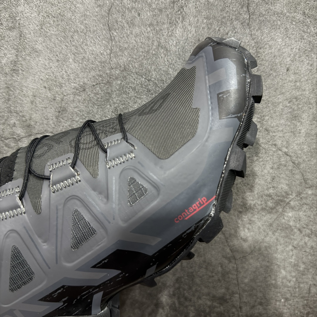 图片[6]-【莞产版本】萨洛蒙/Salomon Speed Cross 6织物皮革低帮全能越野透气休闲运动鞋 Salomon 正式推出全新概念鞋款 SPEEDCROSS 以侵略性设计与先锋户外美学融合 相互交织出纵横山野和城市间的跑鞋轮廓 由混合网眼织物与皮革打造鞋面 辅以皮革细节点缀增强视觉冲击 整体以爪痕式的鞋面纹路搭配流线型轮廓呈现 极具辨识度的夸张外大底设计 增高之余更适合城市生活环境的舒适防滑效果 功能性层面 鞋面 3D 开放式网眼最大限度提供着用透气性 并注入合成材料为户外穿着带来极大的耐用和保护性 得益于 Salomon 多项功能性科技 从中底到鞋带系统都为脚部提供了一个安全和舒适的贴合感 并在松散、柔软、崎岖和不平坦的地形环境上带来卓越的抓地力 尺码：40-46-选品中心