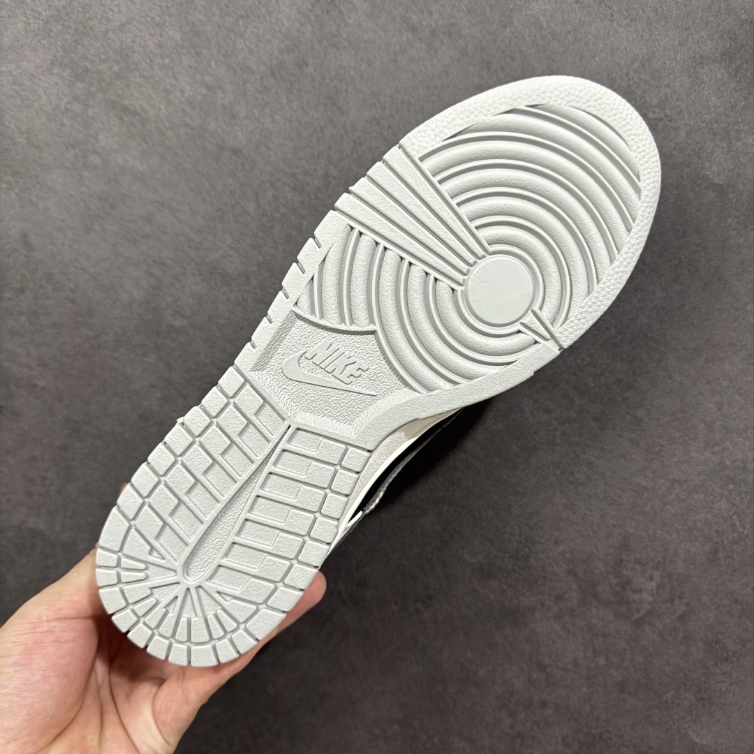 图片[9]-【YC版本】Nike Dunk Low 墨之影 高端定制 此款以经典Dunk鞋型为模版，上演一场黑白灰的视觉艺术。白色主调极致清爽，易于搭配，深灰色Swoosh以破墨笔法勾勒出凌厉轨迹。侧翼飞翼Logo如印章压角，后跟「AMPR」代号低调烙印身份。黑白灰的层次随光影流动，高级感已在虚实浓淡间自成格局。 货号： WB0518-091 尺码： 40 40.5 41 42 42.5 43 44 44.5 45 46 编码：HXSB330340-选品中心