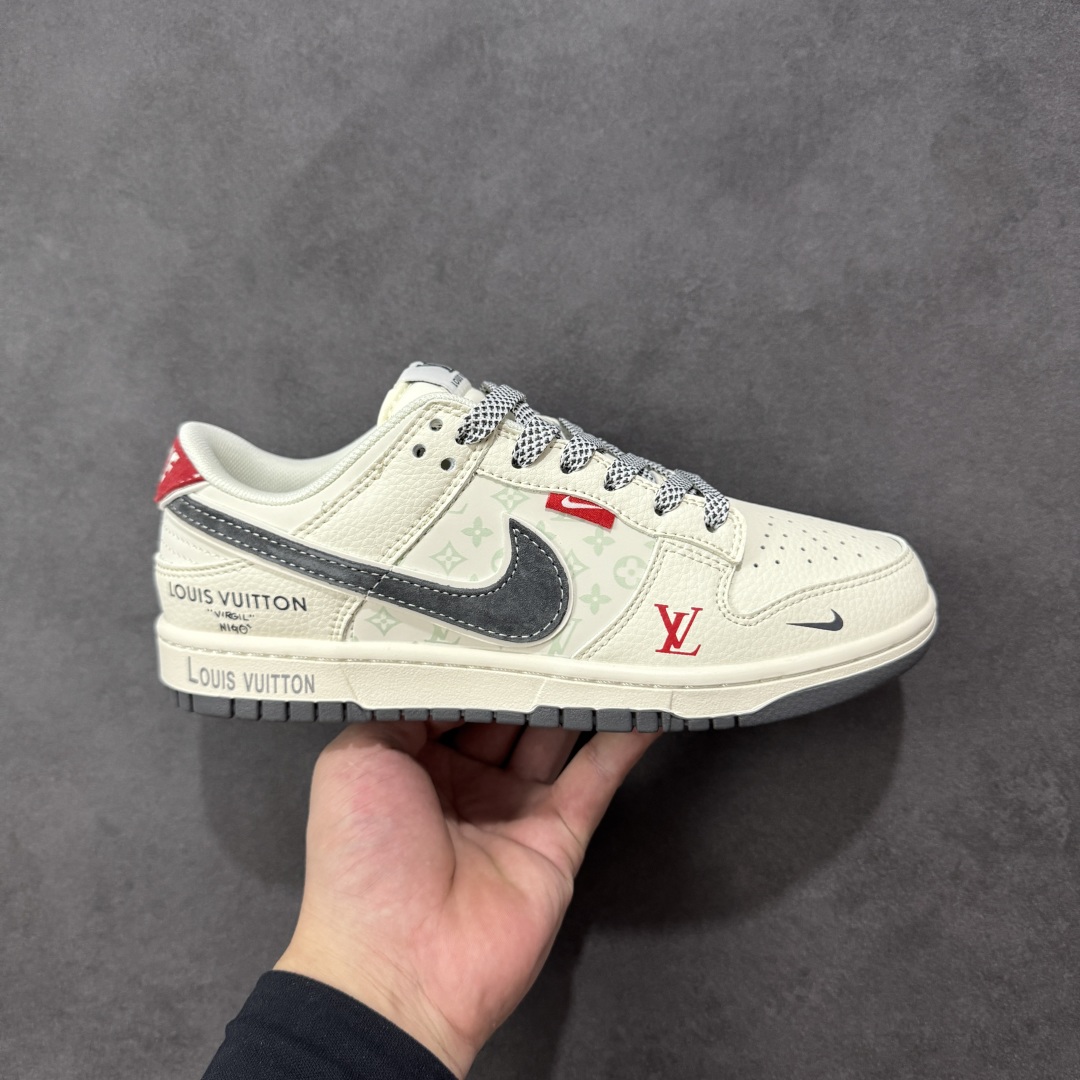 【定制版】NK SB Dunk Low LV联名 米灰红布标 高端定制 低帮休闲板鞋 #定制鞋盒 大厂纯原品质出货 超高清洁度 皮料切割干净无任何毛边 细节完美 货号:HT5088-606 尺码:36 36.5 37.5 38 38.5 39 40 40.5 41 42 42.5 43 44 44.5 45 编码:HXSB330340-选品中心