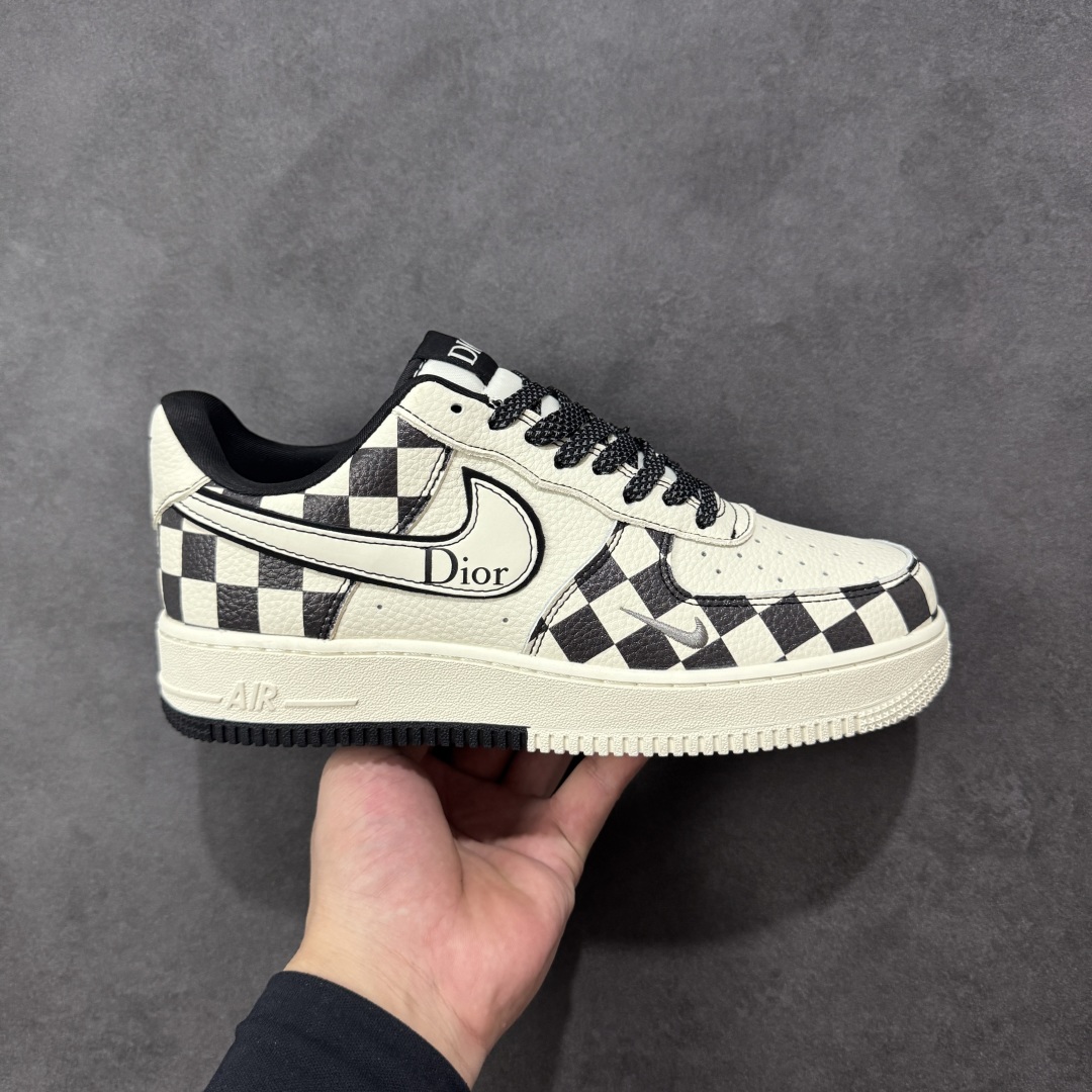 【定制版】Dior x Nk Air Force 1’07 定制配色 迪奥联名 空军一号低帮经典低帮休闲百搭板鞋 定制鞋盒 大厂流水作业生产 超高清洁度 皮料切割干净无任何毛边 内置蜂窝气垫 细节完美 货号：KJ1688-022  尺码：36 36.5 37.5 38 38.5 39 40 40.5 41 42 42.5 43 44 44.5 45 编码：HXSB310320-选品中心