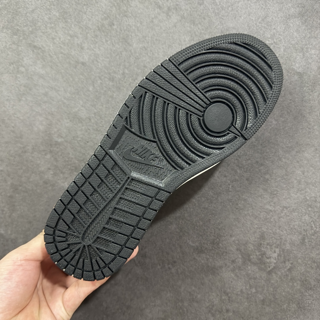 图片[9]-【定制版】Travis Scott x Fragment Design x Jordan Air Jordan 1 Low OG SP “北面联名——黑勾涂鸦” 多方联名合作融合了Travi翻毛蓝勾s Scott 独特的音乐风格，藤原浩个性的设计风格以及Jordan品牌的经典元素 使其成为一双具有独特身份和价值的鞋子 清新而立体的外观加上联名标识更突出了其独特身份 这种配色方案显示出活力和时尚感 在视觉上引人注目 鞋身的质感和细腻的细节处理使其显得高端而格调十足 这款“倒钩”联名是设计与创意完美结合 融合多方的个性风格是一款备受瞩目的潮流鞋款 低帮休闲板鞋 定制鞋盒 大厂纯原品质出货 超高清洁度 皮料切割干净无任何毛边 细节完美 货号： DZ5899-028 尺码：36 36.5 37.5 38 38.5 39 40 40.5 41 42 42.5 43 44 44.5 45-选品中心