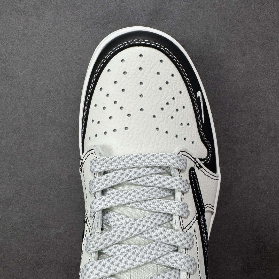 图片[8]-【定制版】Travis Scott x Fragment Design x Jordan Air Jordan 1 Low OG SP “北面联名——黑勾涂鸦” 多方联名合作融合了Travi翻毛蓝勾s Scott 独特的音乐风格，藤原浩个性的设计风格以及Jordan品牌的经典元素 使其成为一双具有独特身份和价值的鞋子 清新而立体的外观加上联名标识更突出了其独特身份 这种配色方案显示出活力和时尚感 在视觉上引人注目 鞋身的质感和细腻的细节处理使其显得高端而格调十足 这款“倒钩”联名是设计与创意完美结合 融合多方的个性风格是一款备受瞩目的潮流鞋款 低帮休闲板鞋 定制鞋盒 大厂纯原品质出货 超高清洁度 皮料切割干净无任何毛边 细节完美 货号： DZ5899-028 尺码：36 36.5 37.5 38 38.5 39 40 40.5 41 42 42.5 43 44 44.5 45-选品中心