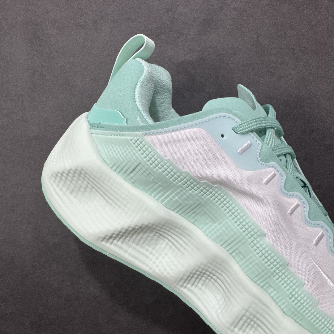 图片[6]-【公司级】HYEIN SEO x Nike Ava Rover Ava Rover 联名鞋 该鞋款采用流线型轮廓设计，鞋面结合 TPU 网格支撑结构，中底搭载 ReactX 泡棉材质，外底为 华夫底纹，整体呈现机能风风格。 设计风格：以流线型轮廓和轻薄物料鞋面为主，TPU 网格状支撑结构增强支撑性。 中底技术：采用 ReactX 泡棉材质，提供缓震性能。 外底设计：华夫底纹外底兼顾灵活度和抓地力。 货号：DX4215-004 尺码：36～45 编码：LNHA240250-选品中心