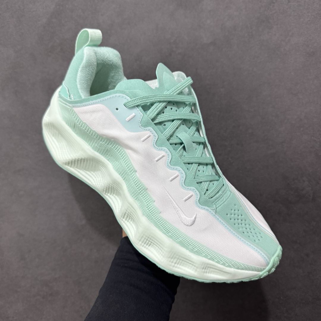 图片[3]-【公司级】HYEIN SEO x Nike Ava Rover Ava Rover 联名鞋 该鞋款采用流线型轮廓设计，鞋面结合 TPU 网格支撑结构，中底搭载 ReactX 泡棉材质，外底为 华夫底纹，整体呈现机能风风格。 设计风格：以流线型轮廓和轻薄物料鞋面为主，TPU 网格状支撑结构增强支撑性。 中底技术：采用 ReactX 泡棉材质，提供缓震性能。 外底设计：华夫底纹外底兼顾灵活度和抓地力。 货号：DX4215-004 尺码：36～45 编码：LNHA240250-选品中心