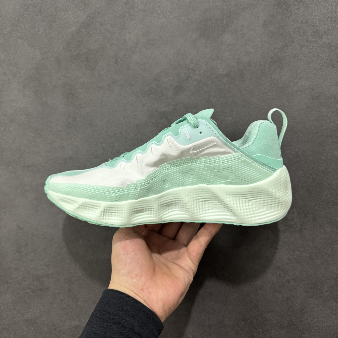 图片[2]-【公司级】HYEIN SEO x Nike Ava Rover Ava Rover 联名鞋 该鞋款采用流线型轮廓设计，鞋面结合 TPU 网格支撑结构，中底搭载 ReactX 泡棉材质，外底为 华夫底纹，整体呈现机能风风格。 设计风格：以流线型轮廓和轻薄物料鞋面为主，TPU 网格状支撑结构增强支撑性。 中底技术：采用 ReactX 泡棉材质，提供缓震性能。 外底设计：华夫底纹外底兼顾灵活度和抓地力。 货号：DX4215-004 尺码：36～45 编码：LNHA240250-选品中心