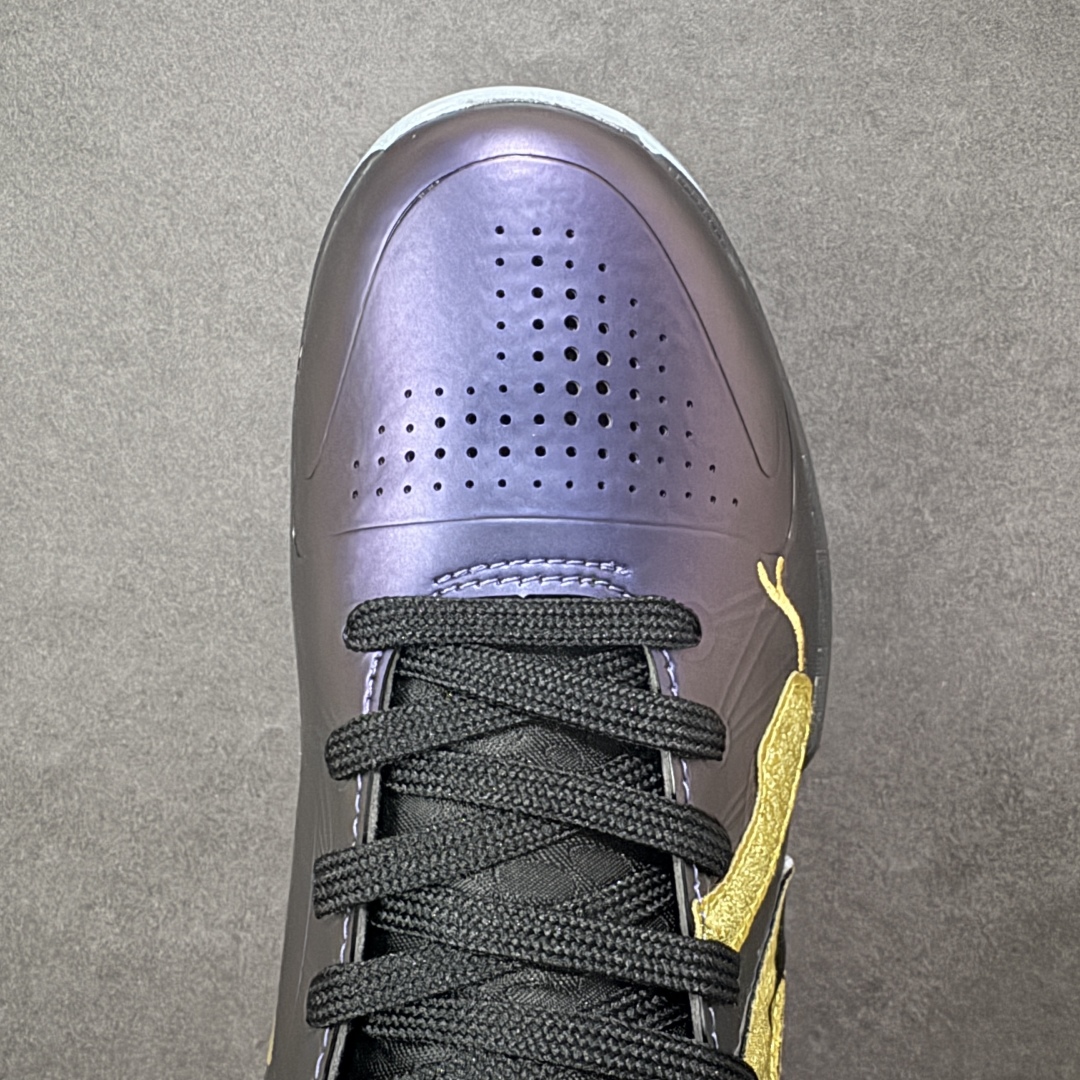 图片[8]-【公司级】耐克 Nike Zoom Kobe V Protro 科比5代男士篮球鞋 2025年新款 蛇年限定 。 鞋面采用轻质的合成皮革和织物系统组合而成 大幅度降低了球鞋的重量 却依然保持了较强的支撑性 中底前掌采用了当年最新的 Lunarlite科技 重量更轻的同时脚感更加柔软 后掌依然是 Zoom Air为缓震保驾护航 此外 首次采用的低帮设计为脚踝提供更大的灵活性。 货号：IB4481-500 尺码：36-46含半码-选品中心