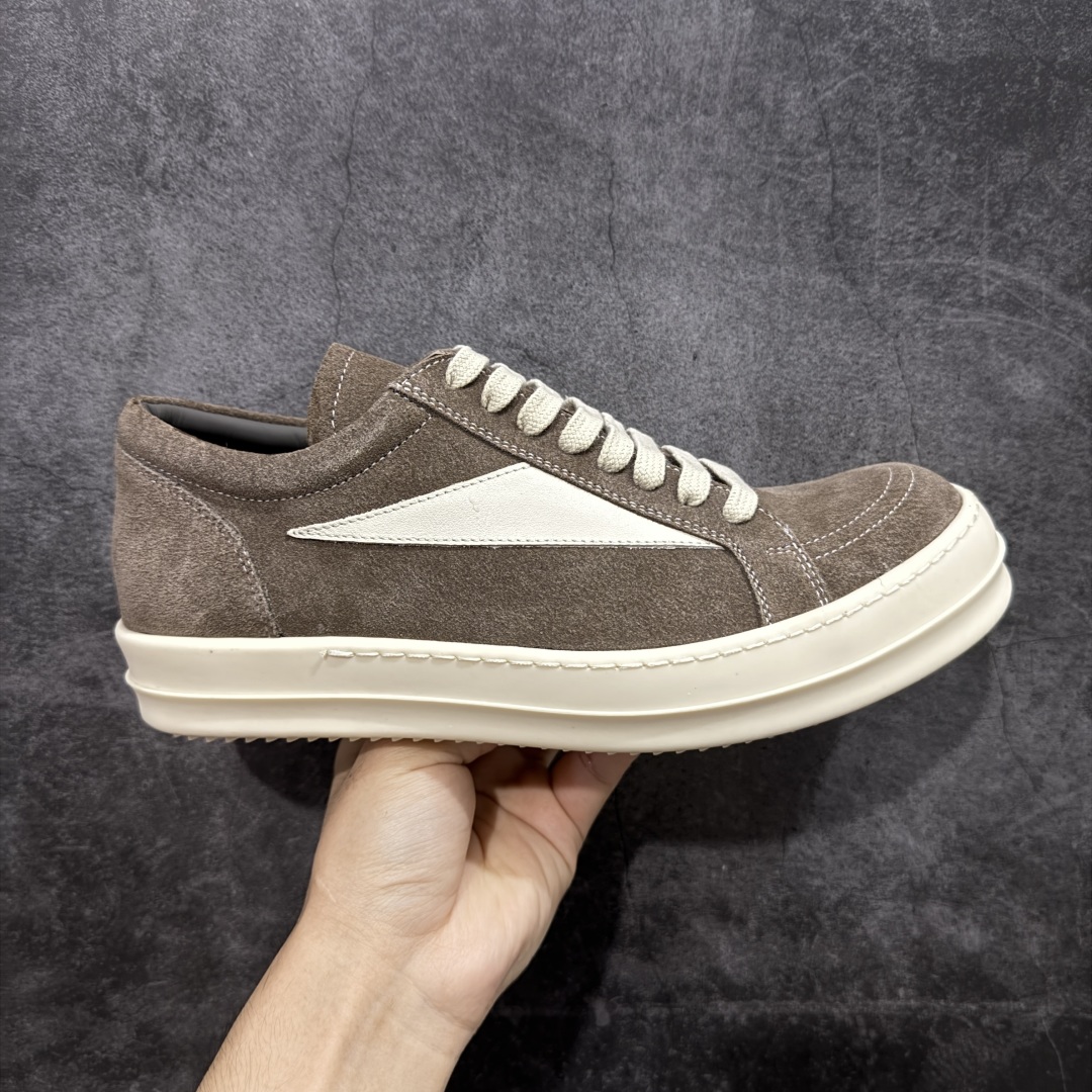 【XC2.0升级版】Rick Owens Vintage Low-Top Sneakers RO低帮系列暗黑高街经典增高休闲运动厚底板鞋 原厂皮批次上线 无需任何文案吹嘘!货硬就是王道! 独家购入2025最新原鞋开发!重新调整最新批次细节! 升级采用原厂粒面小牛皮打造!同步官方配备同规格材料布袋!标配原盒 加固硬盒外套 高标准出货! PS:退换布袋丢失扣20 请知悉! 尺码:38-45-选品中心