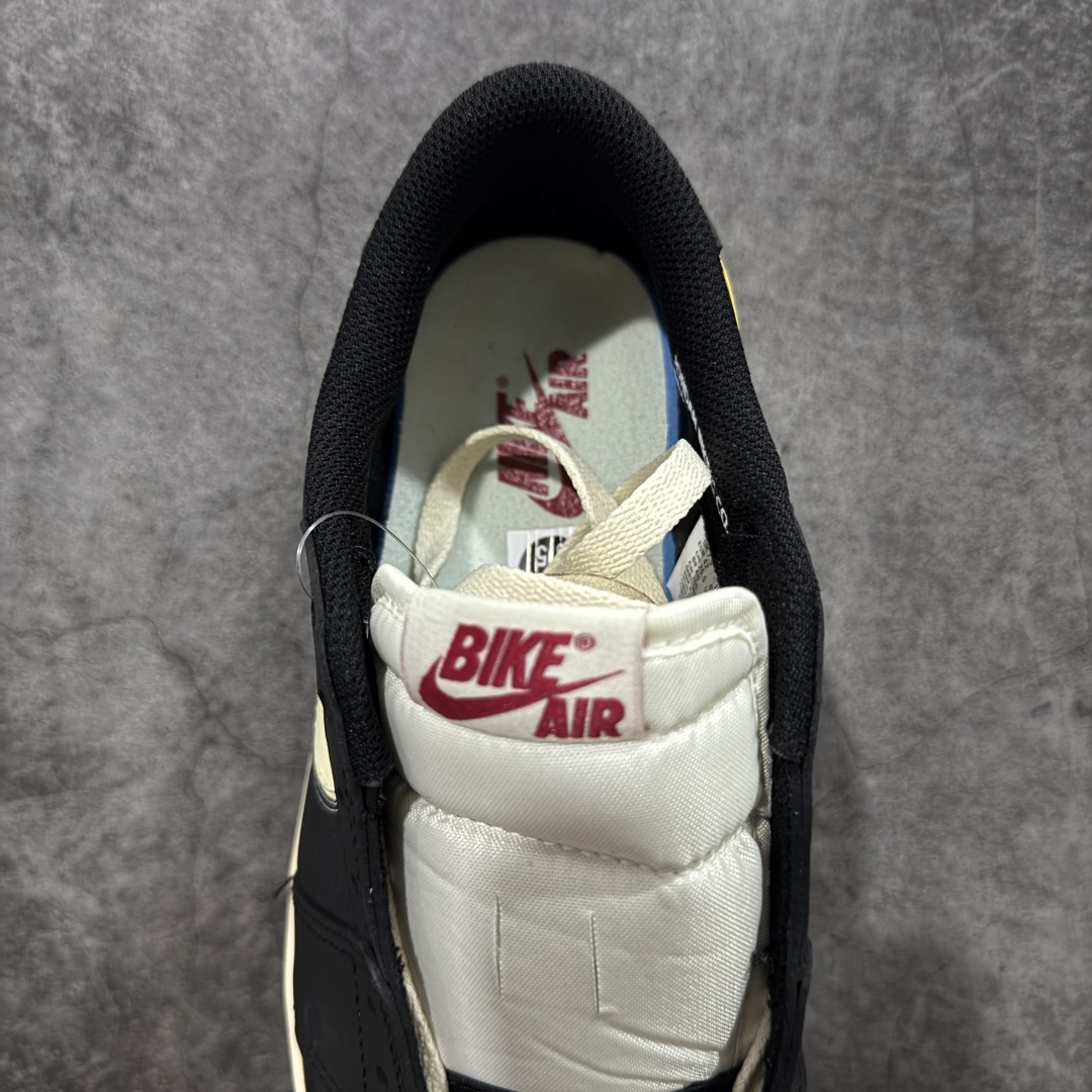 图片[8]-【原厂版】Nigel Sylvester x Air Jordan 1 Low OG Nitro \”Better With Time\” 低帮 黑白红 AJ1低邦 白黑红 尿渍2.0 男女同款 乔丹篮球鞋系列 国内一线头部知名大厂出品 高端外贸零售专供品质 原鞋原楦头纸板开发 原厂防尘纸 极致一眼正品既视感 以\”Better With Time\”（随时间而愈佳）为核心概念，通过刻意做旧工艺模拟BMX 运动自然磨损，黑色粒面皮革搭配人工刮痕、擦色，模仿长期骑行后的斑驳感，最特别的是刻意但不夸张的做旧处理；米白色的Swoosh Logo标志为整体增添了几分复古美感，而鞋垫与鞋舌上的\”Bike Air\”标志以及鞋身内衬的\”JJordan Biking Co. EST. 2017\”字样，则彰显了其联名身份；后跟Wings Logo则以米黄色压印呈现，鞋头外侧添加金属金色Mini Swoosh Logos，兼具辨识度与反光实用性；最后以氧化泛黄中底搭配红色橡胶外底完善整体设计收尾。 货号：IB8958-001 尺码：40-47.5带半码-选品中心