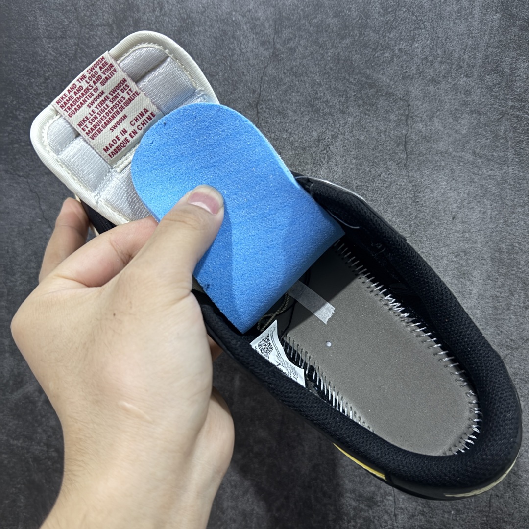 图片[7]-【原厂版】Nigel Sylvester x Air Jordan 1 Low OG Nitro \”Better With Time\” 低帮 黑白红 AJ1低邦 白黑红 尿渍2.0 男女同款 乔丹篮球鞋系列 国内一线头部知名大厂出品 高端外贸零售专供品质 原鞋原楦头纸板开发 原厂防尘纸 极致一眼正品既视感 以\”Better With Time\”（随时间而愈佳）为核心概念，通过刻意做旧工艺模拟BMX 运动自然磨损，黑色粒面皮革搭配人工刮痕、擦色，模仿长期骑行后的斑驳感，最特别的是刻意但不夸张的做旧处理；米白色的Swoosh Logo标志为整体增添了几分复古美感，而鞋垫与鞋舌上的\”Bike Air\”标志以及鞋身内衬的\”JJordan Biking Co. EST. 2017\”字样，则彰显了其联名身份；后跟Wings Logo则以米黄色压印呈现，鞋头外侧添加金属金色Mini Swoosh Logos，兼具辨识度与反光实用性；最后以氧化泛黄中底搭配红色橡胶外底完善整体设计收尾。 货号：IB8958-001 尺码：40-47.5带半码-选品中心