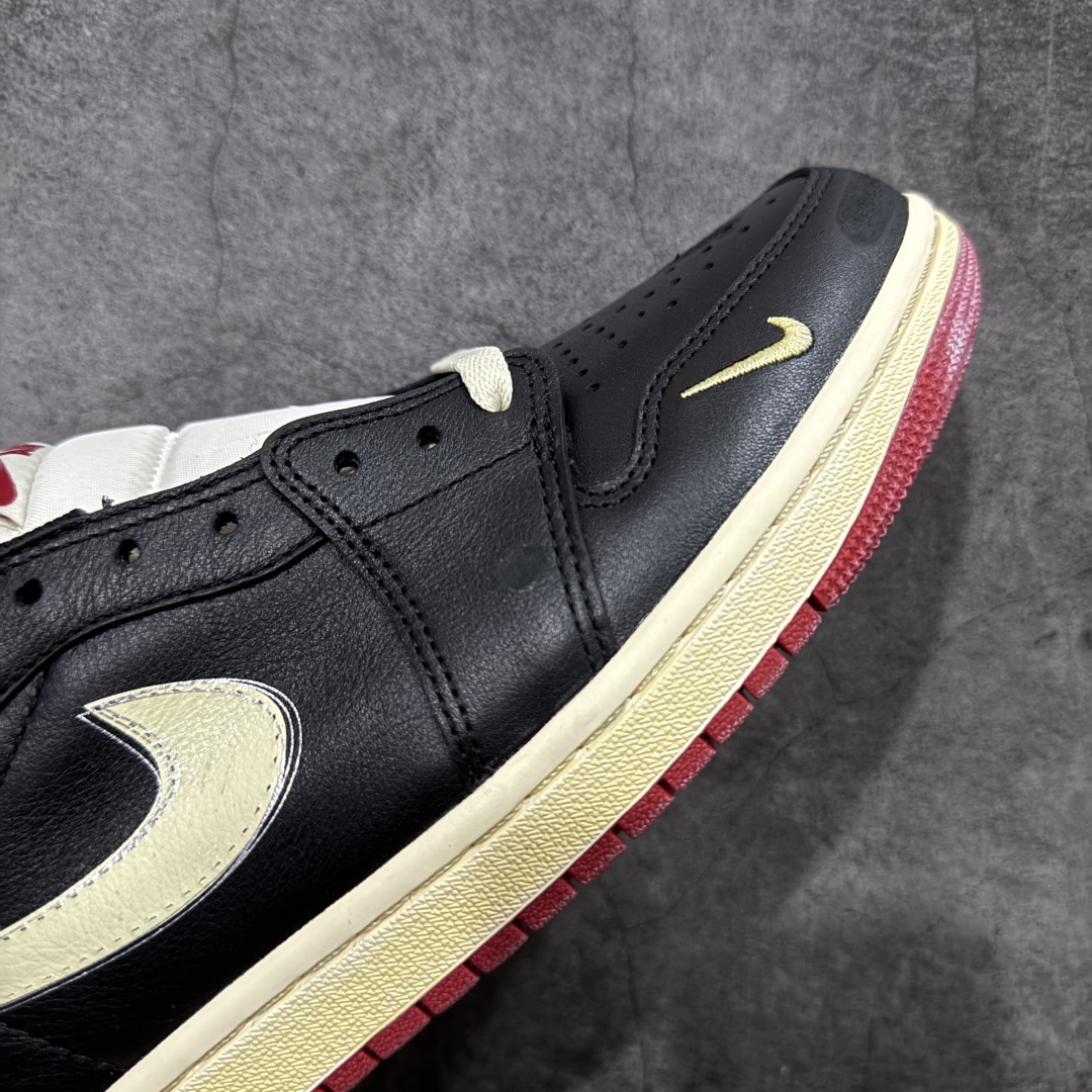 图片[6]-【原厂版】Nigel Sylvester x Air Jordan 1 Low OG Nitro \”Better With Time\” 低帮 黑白红 AJ1低邦 白黑红 尿渍2.0 男女同款 乔丹篮球鞋系列 国内一线头部知名大厂出品 高端外贸零售专供品质 原鞋原楦头纸板开发 原厂防尘纸 极致一眼正品既视感 以\”Better With Time\”（随时间而愈佳）为核心概念，通过刻意做旧工艺模拟BMX 运动自然磨损，黑色粒面皮革搭配人工刮痕、擦色，模仿长期骑行后的斑驳感，最特别的是刻意但不夸张的做旧处理；米白色的Swoosh Logo标志为整体增添了几分复古美感，而鞋垫与鞋舌上的\”Bike Air\”标志以及鞋身内衬的\”JJordan Biking Co. EST. 2017\”字样，则彰显了其联名身份；后跟Wings Logo则以米黄色压印呈现，鞋头外侧添加金属金色Mini Swoosh Logos，兼具辨识度与反光实用性；最后以氧化泛黄中底搭配红色橡胶外底完善整体设计收尾。 货号：IB8958-001 尺码：40-47.5带半码-选品中心
