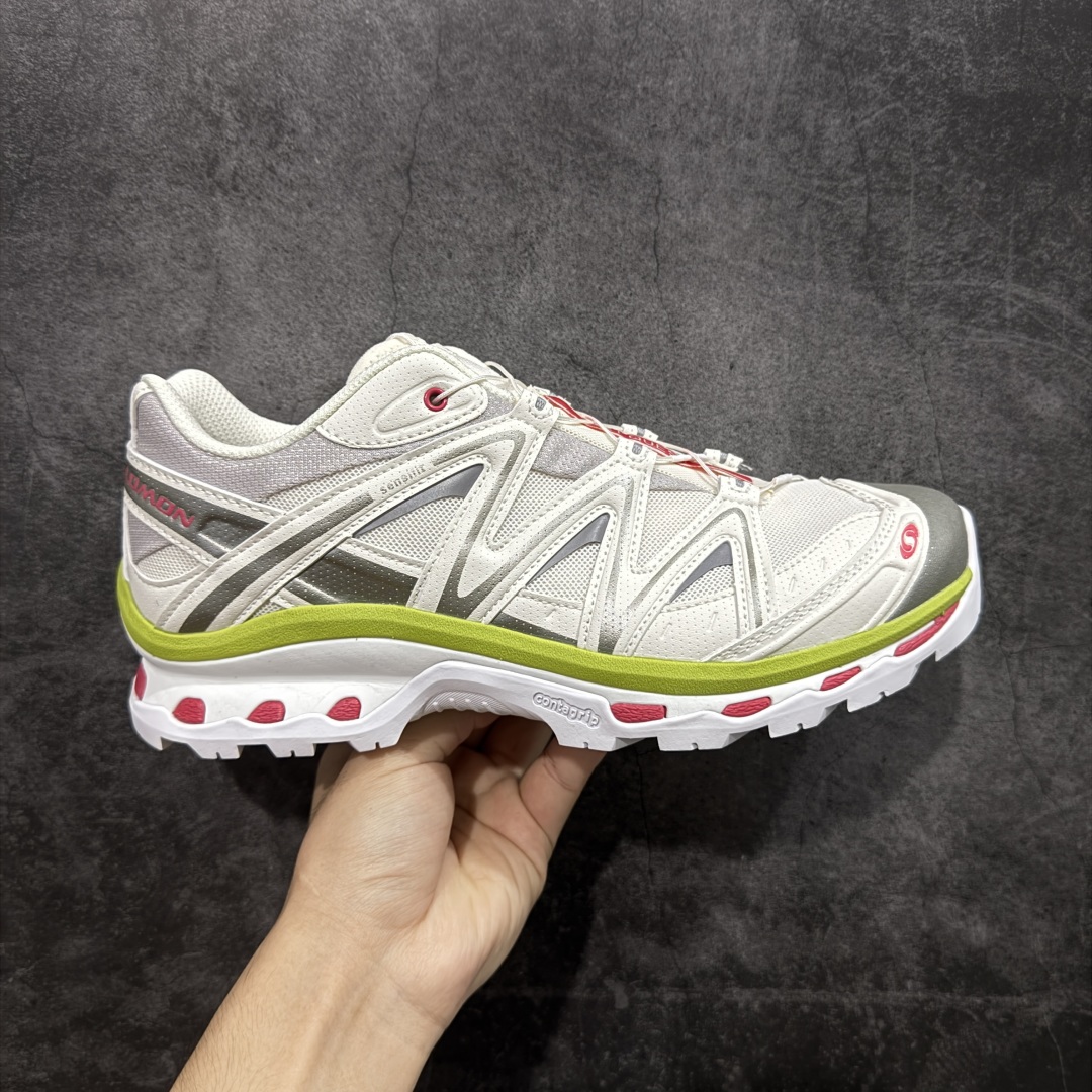 【666版本】Salomon XT-QUEST ADV 萨洛蒙情侣款户外机能鞋 白绿色 478851 全新品质 巅峰之作 所有配色均购物原版拆解1:1开发 原材料打造 非市场公版便宜货 私模大底 清洁度比市场所有版本都高 全套原纸板楦头开发 原厂网布配套 确保原汁原味 完美呈现版型 原档数据独家私模五层组合大底 原装Ortholite轻量化鞋垫 中底布带钢印编号 原厂TPU锁扣 进口港宝加持 后跟自然饱满 还原公司包裹性 鞋面采用SENSIFT贴合技术 全方位贴合包裹脚型 鞋跟部鞋底牵引设计 提供强大的抓地性能 更适应野外崎岖不平的道路 其4D ADVANCED CHASSIS底盘 材料轻量大化 钉齿设计更具稳定性 防护性 鞋底易磨损区运用CONTAGRIP高耐磨材料 应对城市硬质路面长距离跑考验 尺码:36 36.5 37.5 38 38.5 39 40 40.5 41 42 42.5 43 44 45 46-选品中心
