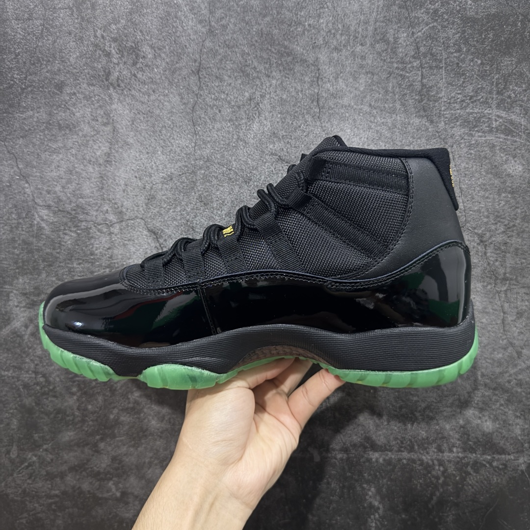图片[2]-【外贸版】Air Jordan 11 Retro AJ11 乔11黑绿 CT8012-037   原楦原档案数据开模打造 原厂中底拉帮钢印 原厂漆皮 防冻不开裂 头层皮料 原装鞋撑 水晶大底正确色度色泽 原楦原数据刺绣 原厂车缝走线及对位 毫厘不差 飞人logo采用原数据电脑刺绣 原装正品碳纤维真实碳板 增强抗扭 原内标 原盒标 正确官方原盒 原厂防氧化水晶外底 原厂配套厂全掌solo气垫 尺码：40 40.5 41 42 42.5 43 44 44.5 45 46 47.5 48.5-选品中心