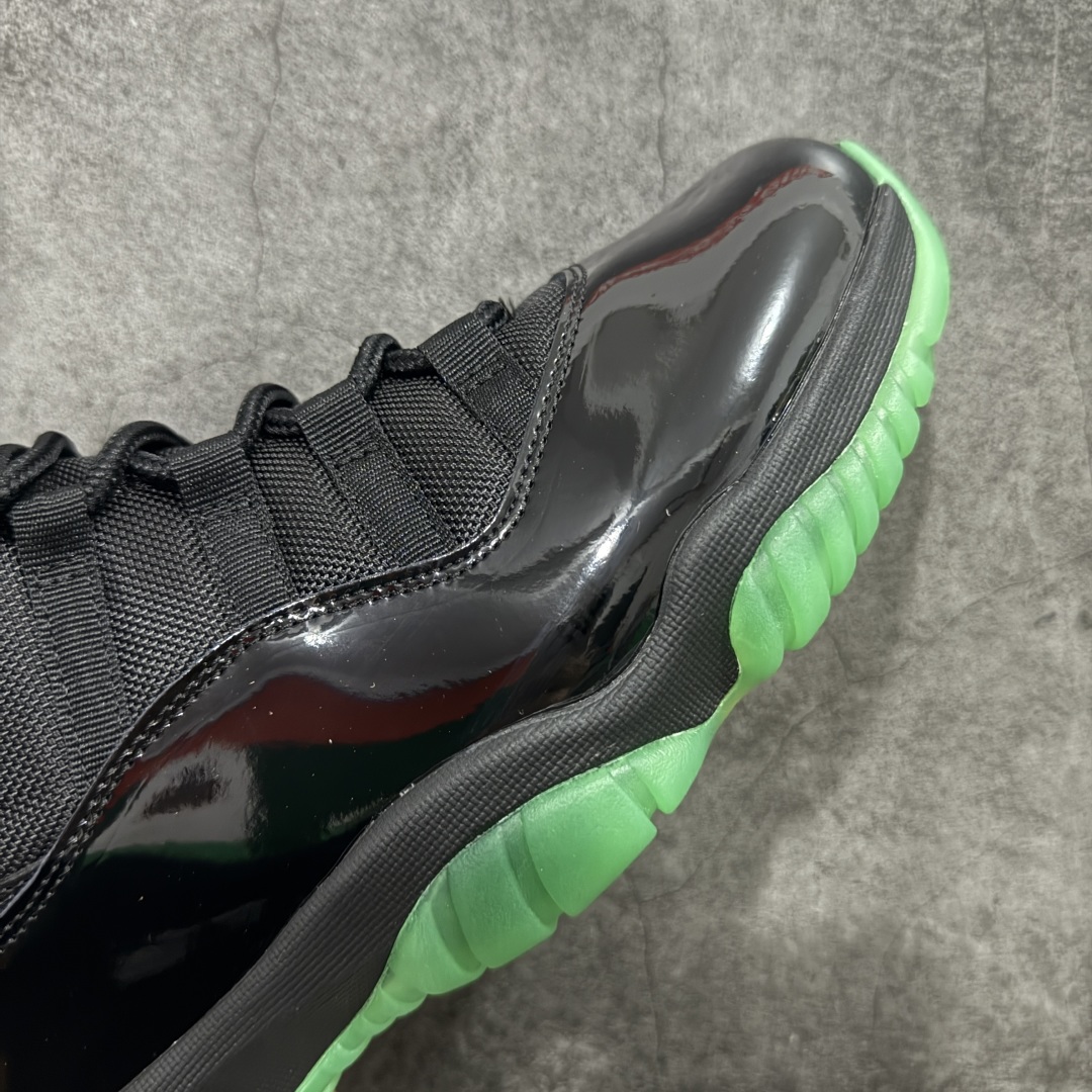 图片[6]-【外贸版】Air Jordan 11 Retro AJ11 乔11黑绿 CT8012-037   原楦原档案数据开模打造 原厂中底拉帮钢印 原厂漆皮 防冻不开裂 头层皮料 原装鞋撑 水晶大底正确色度色泽 原楦原数据刺绣 原厂车缝走线及对位 毫厘不差 飞人logo采用原数据电脑刺绣 原装正品碳纤维真实碳板 增强抗扭 原内标 原盒标 正确官方原盒 原厂防氧化水晶外底 原厂配套厂全掌solo气垫 尺码：40 40.5 41 42 42.5 43 44 44.5 45 46 47.5 48.5-选品中心