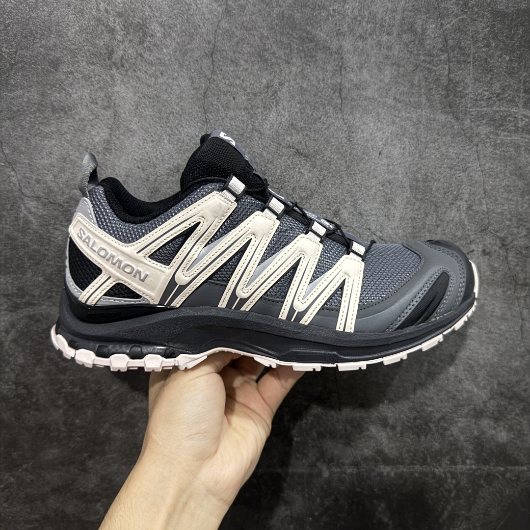 【S版纯原】SALOMON XA Pro 3D ADV 萨洛蒙潮流越野机能户外功能鞋 黑粉 491841 全新版本出货 性价比拉满 品质 细节 材料都是肉眼可以见! 售前售后也是其它工厂无法匹敌! 纯原外贸平台特供订单 耗时半年巨作 全套原纸板楦头开发 原厂特供网布配套加持 确保原汁原味 完美呈现版型 原档数据独家私模五层组合大底 男女鞋同步官方 原装Ortholite轻量化鞋垫 中底布带钢印编号 原厂TPU锁扣 进口港宝加持 后跟自然饱满 还原公司包裹性 鞋面采用SENSIFT贴合技术 全方位贴合包裹脚型 鞋跟部鞋底牵引设计 提供强大的抓地性能 更适应野外崎岖不平的道路 其3D ADVANCED CHASSIS底盘 材料轻量大化 钉齿设计更具稳定性 防护性 鞋底易磨损区运用CONTAGRIP高耐磨材料 应对城市硬质路面长距离跑考验 尺码:36 36.5 37.5 38 38.5 39 40 40.5 41 42 42.5 43 44 44.5 45-选品中心