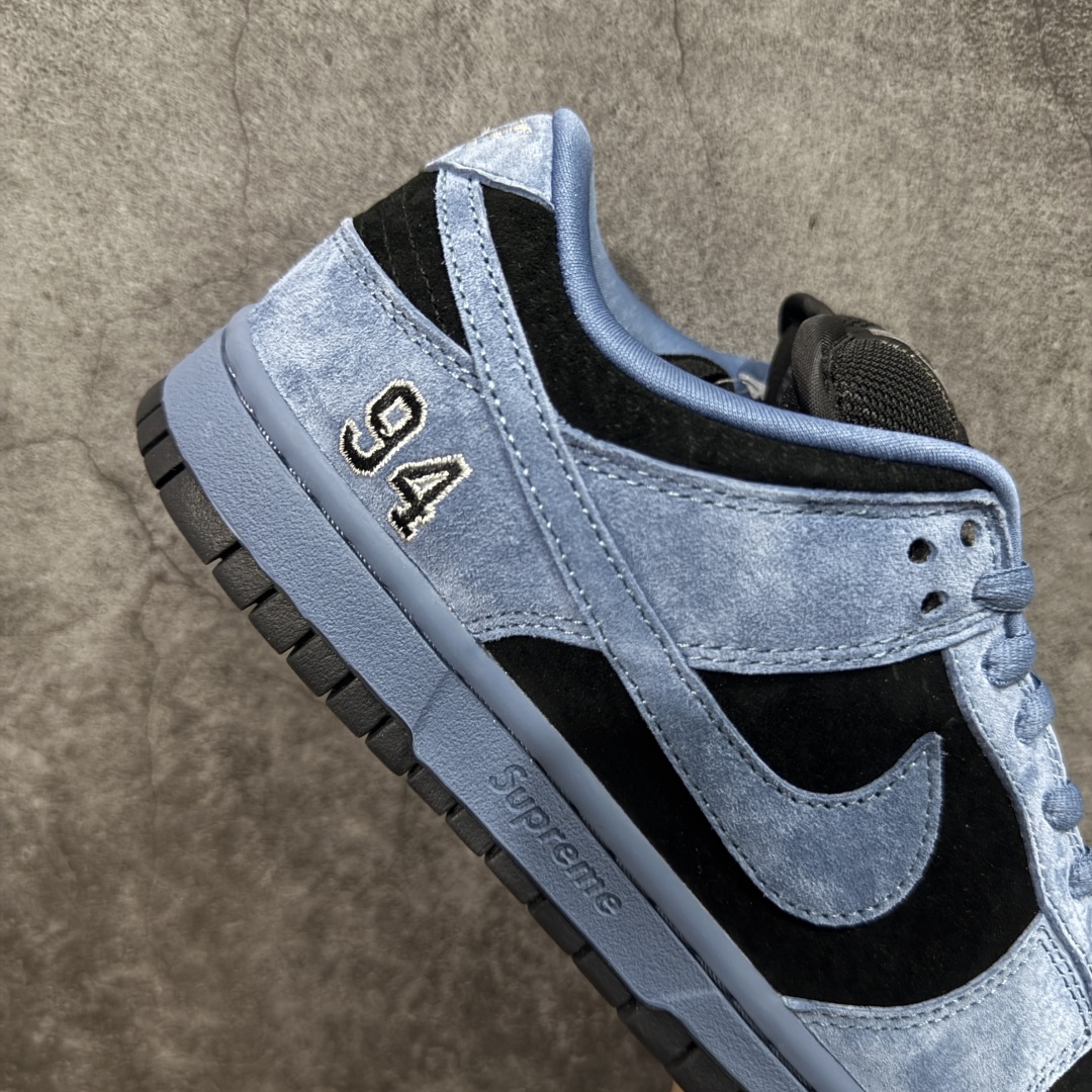 图片[7]-【纯原Z版】Supreme x NK Dunk Low 低帮Sup联名棕黄 货号：HQ8487-400 专业dunk大厂出品 品质第一梯队 原材料麂皮打造 原鞋开发 版型完美 全新 Supreme × Nike SB Dunk Low “94” Pack 终于要了 后跟“94”标注Supreme创立年份，中底联名Logo 情怀系列 尺码：36 36.5 37.5 38 38.5 39 40 40.5 41 42 42.5 43 44 44.5 45 46 46.5 47.5-选品中心