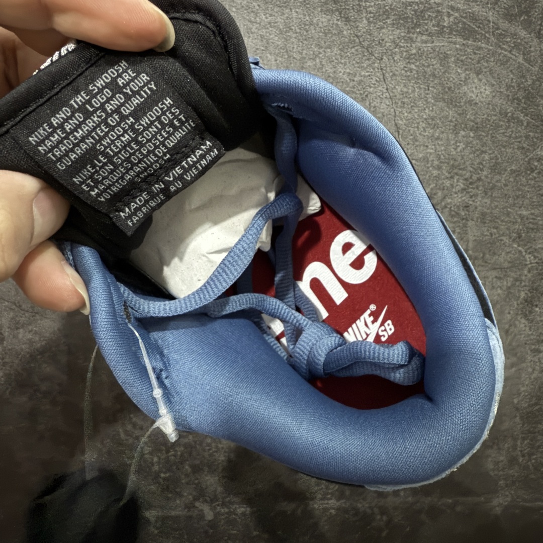 图片[7]-【纯原Z版】Supreme x NK Dunk Low 低帮Sup联名棕黄 货号：HQ8487-400 专业dunk大厂出品 品质第一梯队 原材料麂皮打造 原鞋开发 版型完美 全新 Supreme × Nike SB Dunk Low “94” Pack 终于要了 后跟“94”标注Supreme创立年份，中底联名Logo 情怀系列 尺码：36 36.5 37.5 38 38.5 39 40 40.5 41 42 42.5 43 44 44.5 45 46 46.5 47.5-选品中心