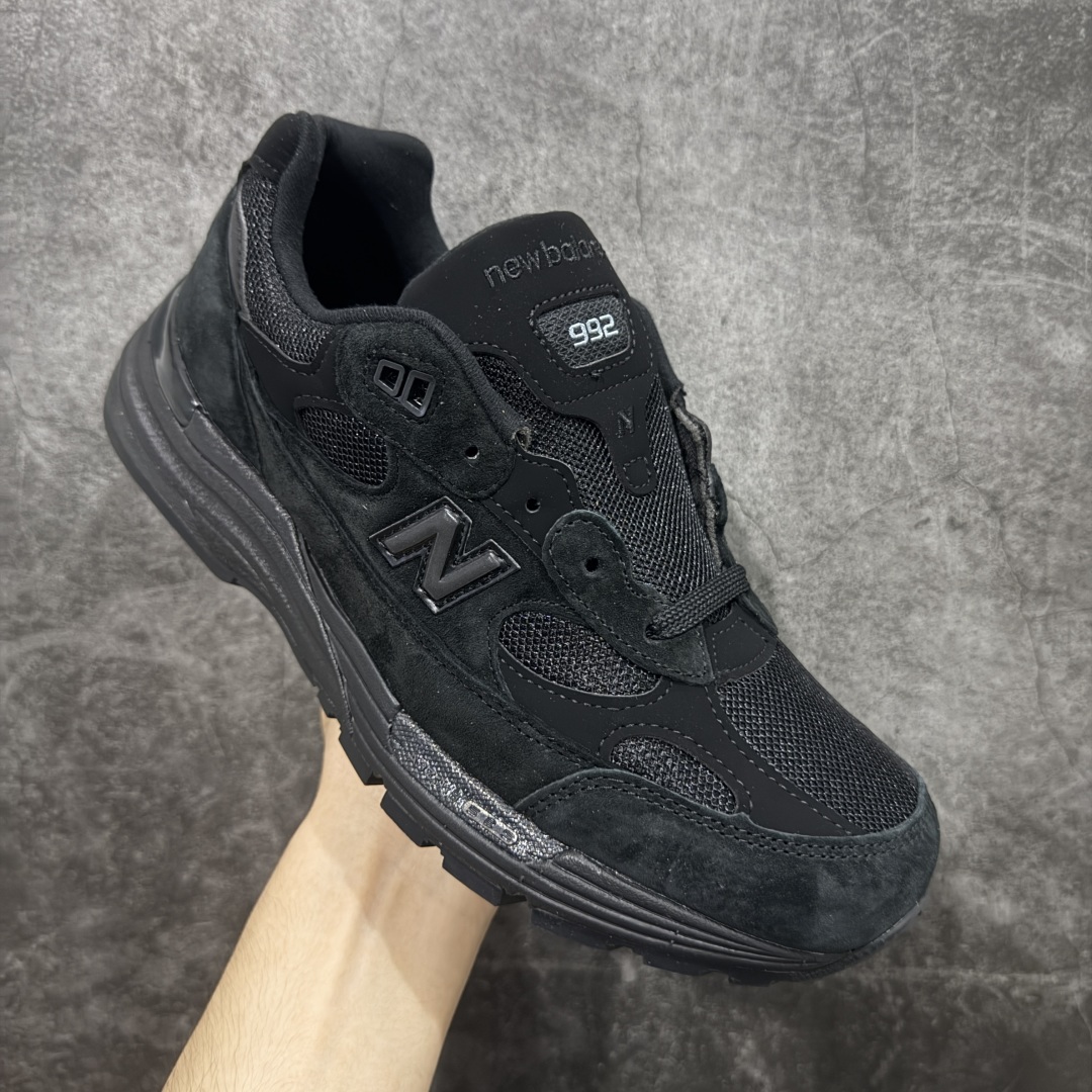 图片[3]-【ZOK/Goat版】New Balance NB992纯黑 M992EA 独家私模 NB天花板 打破市面NB无高端格局 原鞋购入开发 采购原厂皮料 正确3M反光细节 原楦原纸版开发 正确6层组合底模精密开发 后跟透明TPU水晶装饰条稳固 沿用了引以为傲的跑鞋手工技艺 采用猪皮绒面并包裹局部透气网面的鞋身设计 菱网鞋舌上刻有New Balance USA 鞋面依旧身着经典的大热之灰 彰显了其高端的品质身份 尺码：36 37 37.5 38 38.5 39 40 40.5 41.5 42 42.5 43 44 45 46.5-选品中心